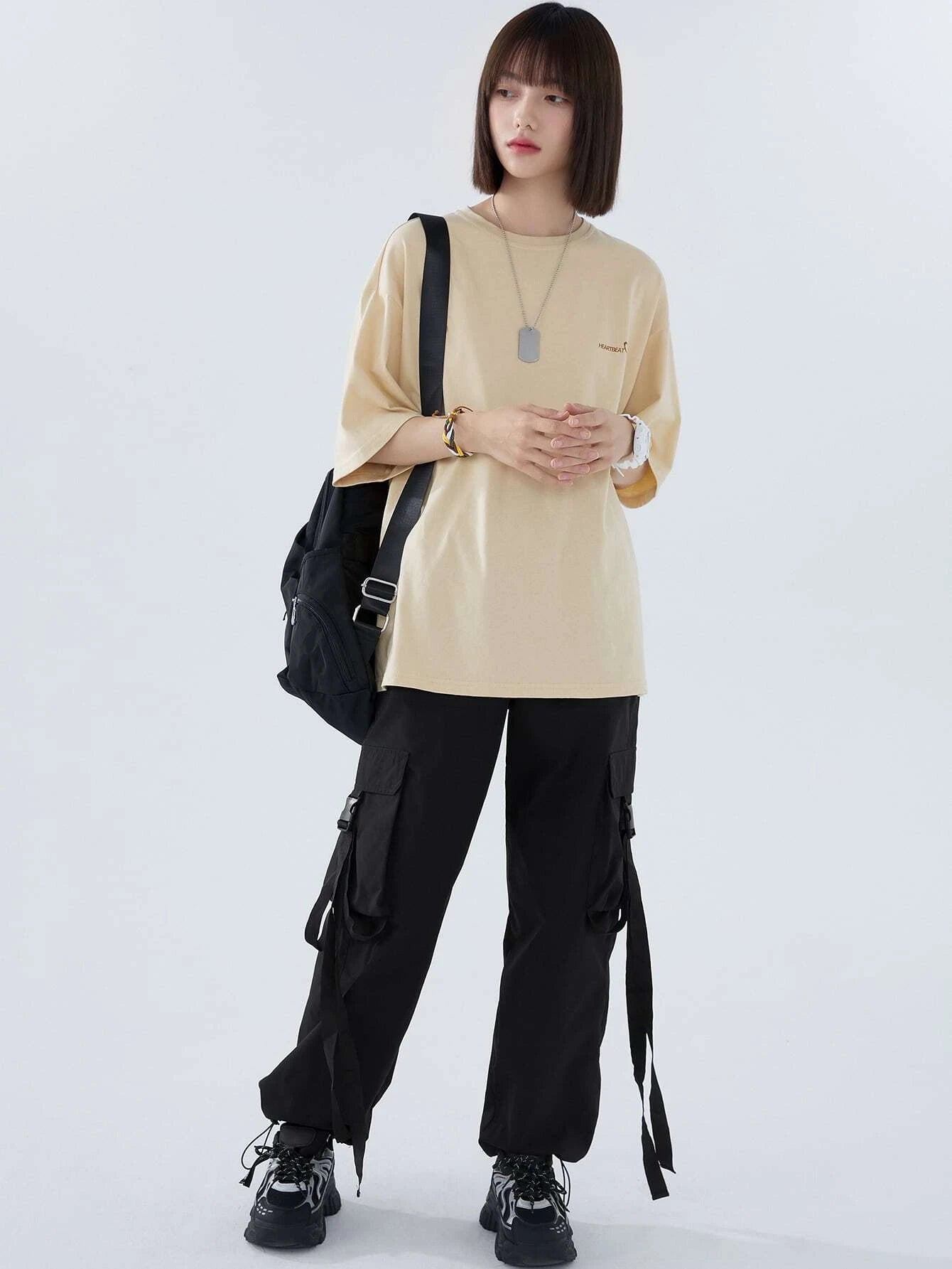 Casual Flap Pocket Cargo Pants Style 4 – pocket detail close-up