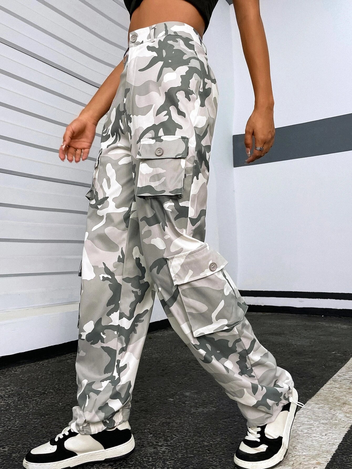 Printed Flap Pocket Camo Cargo Pants – pocket detail close-up