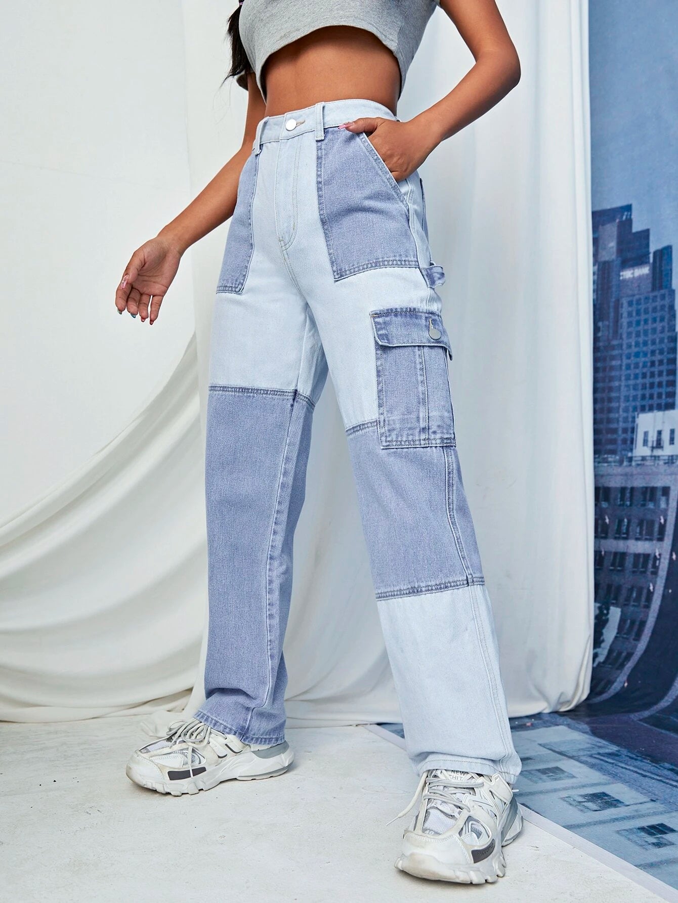 High Waist Cargo Jeans in White/Green – waistband detail