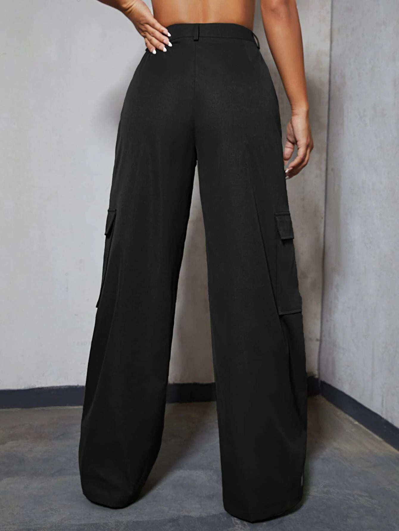 Flap Pocket High Waist Zipper Cargo Pant – back view detail