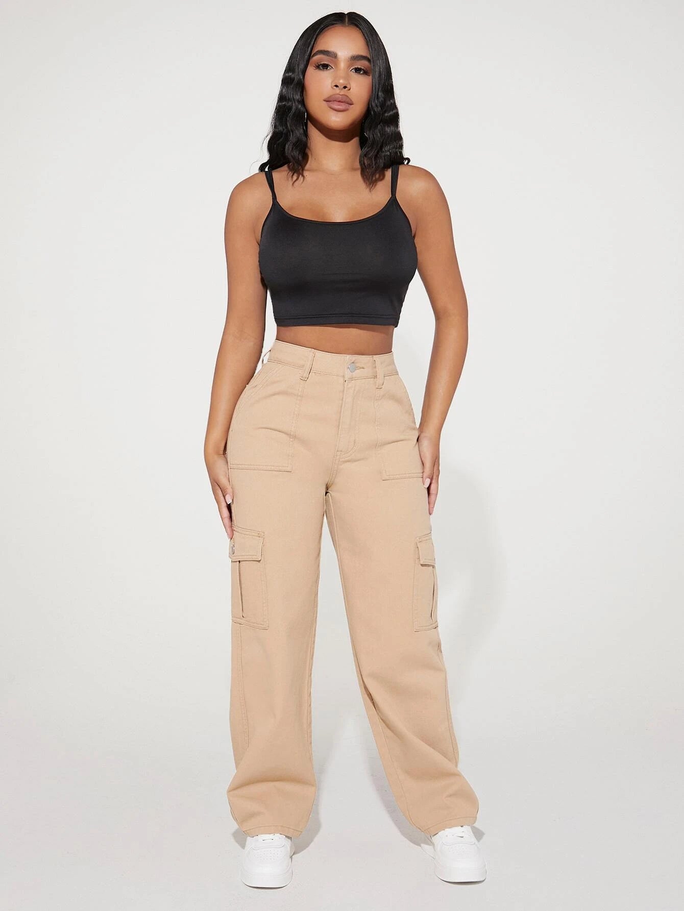 Plain High Cargo Jeans – pocket detail close-up