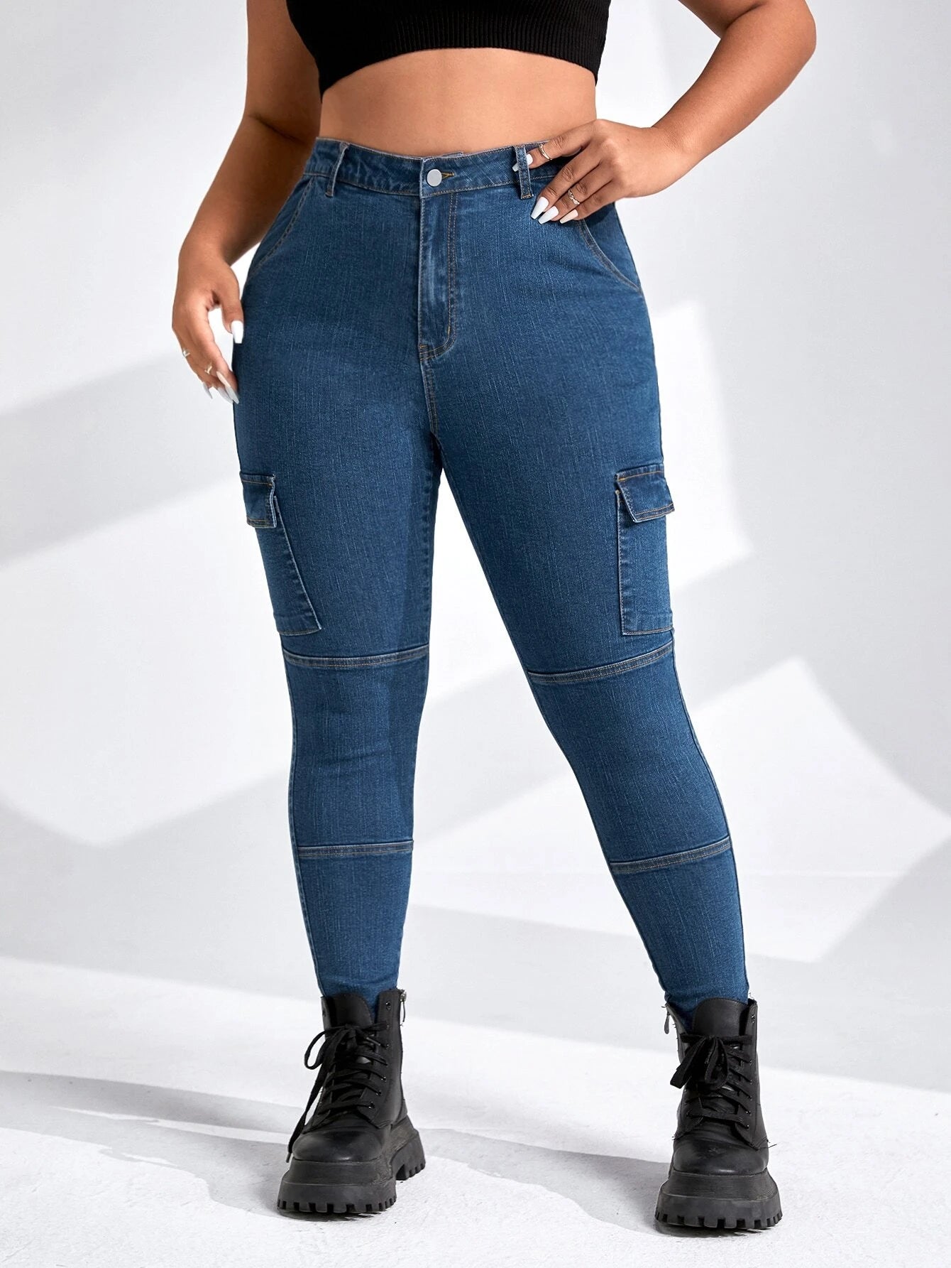 Cargo Jeans With Pockets For Plus Sizes – pocket detail close-up