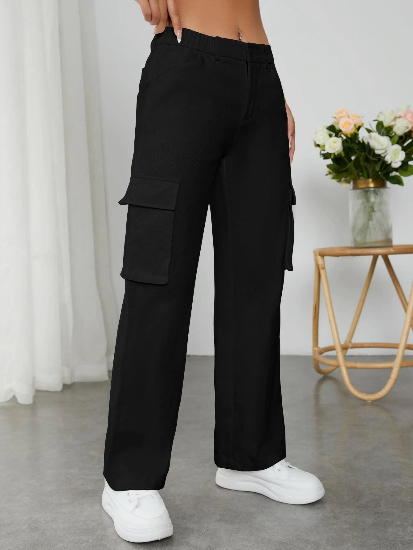 Flap Pocket Zipper Fly Pants – back view detail