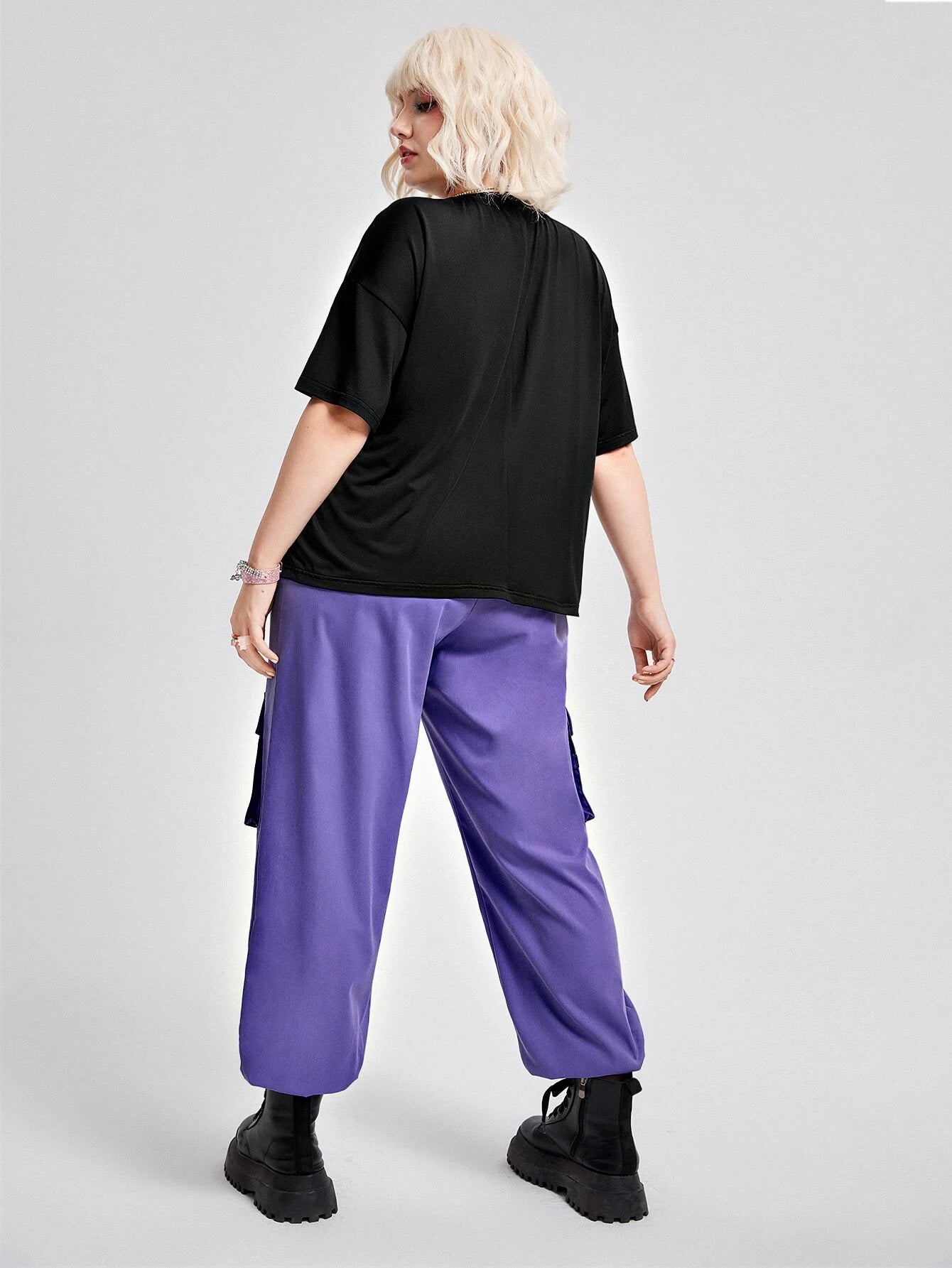 Letter And Graphic Drop Shoulder Tee And Cargo Pants – pocket detail close-up