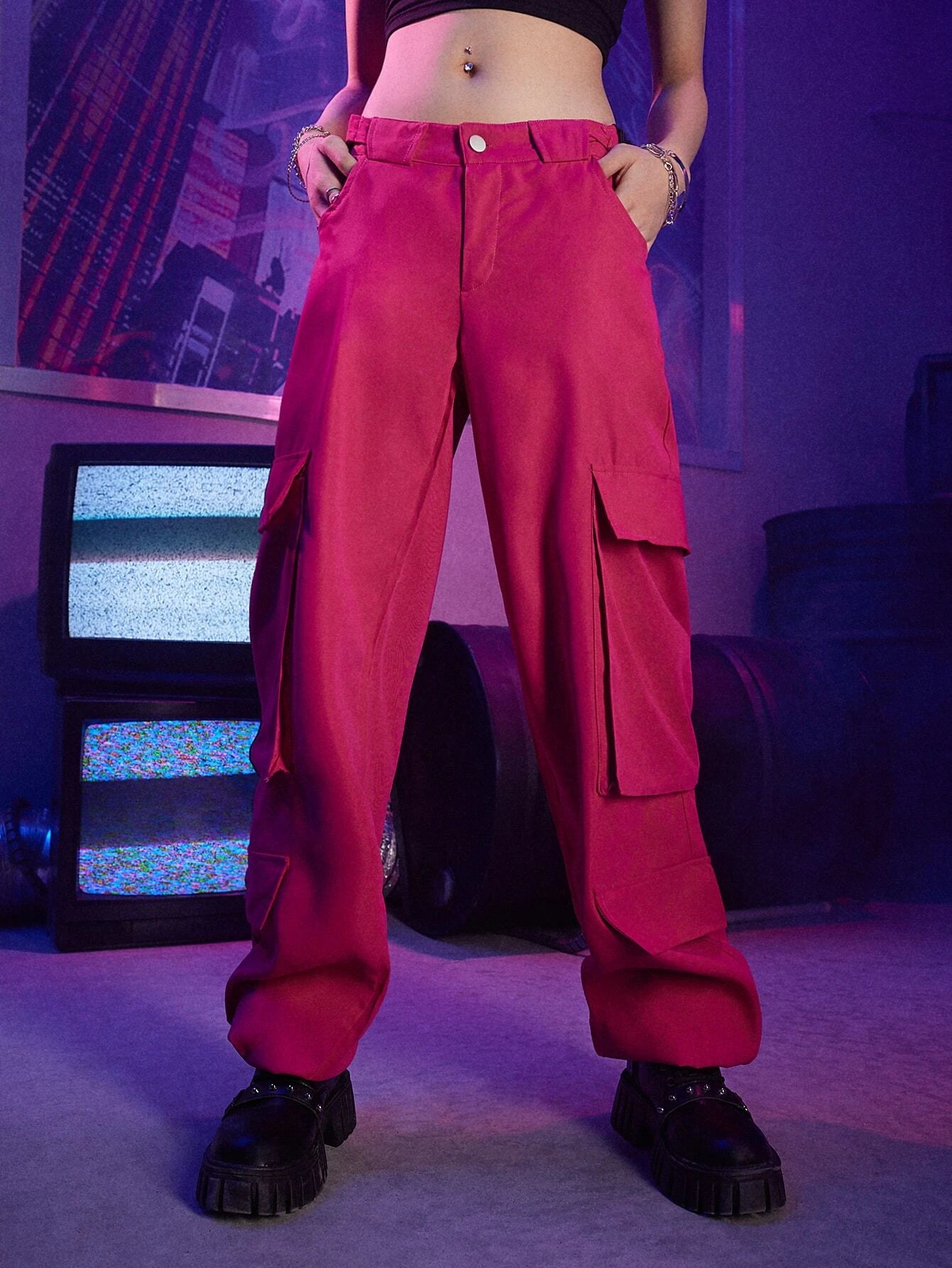 Casual Solid Color Flap Pocket Pants – side profile view