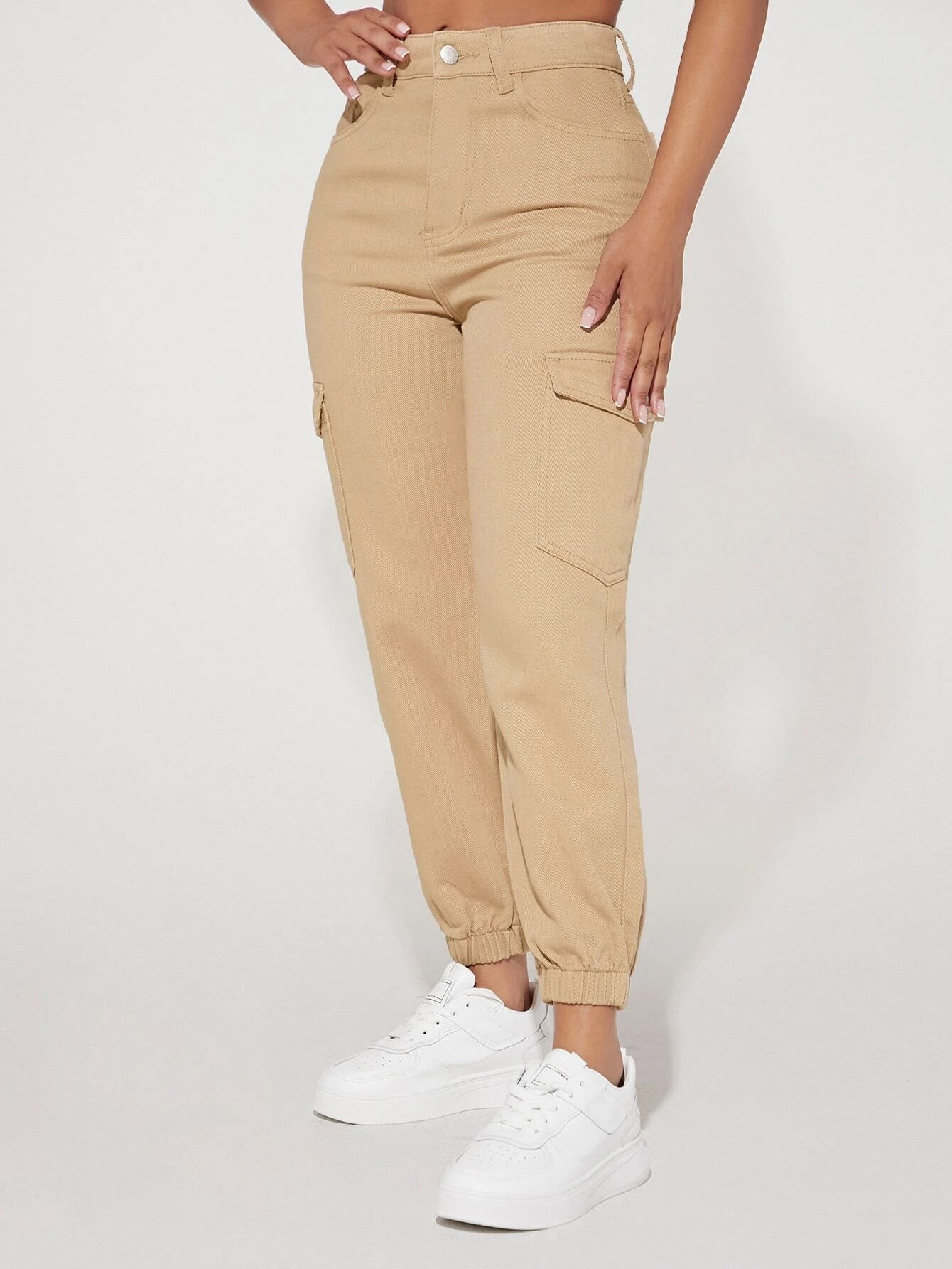 Plain Flap Pocket Jogger Cargo Jeans – model wearing view