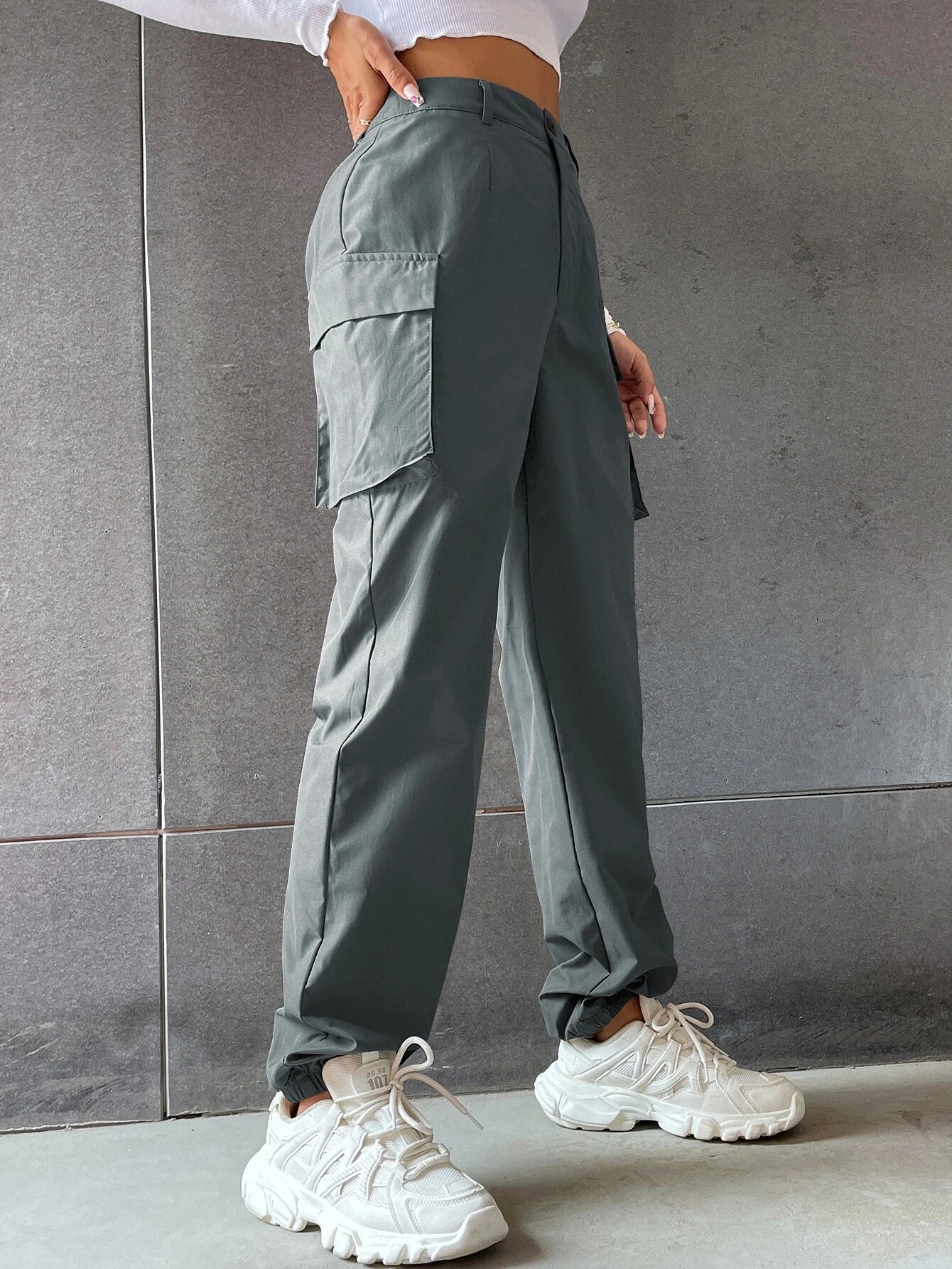 Solid Colored Flap Pocket Pants – waistband detail