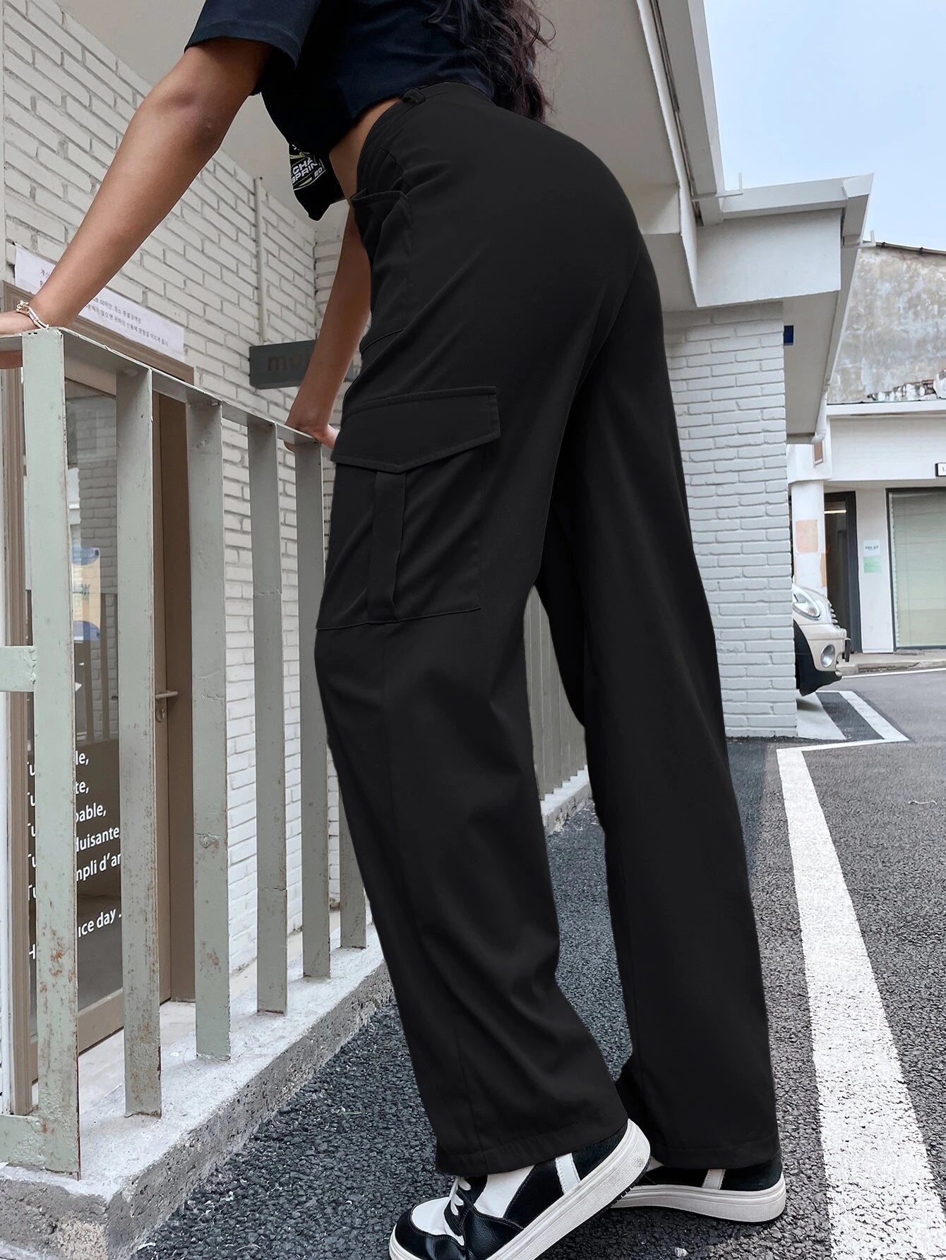 High Length Flap Pocket Side Cargo Pant – back view detail