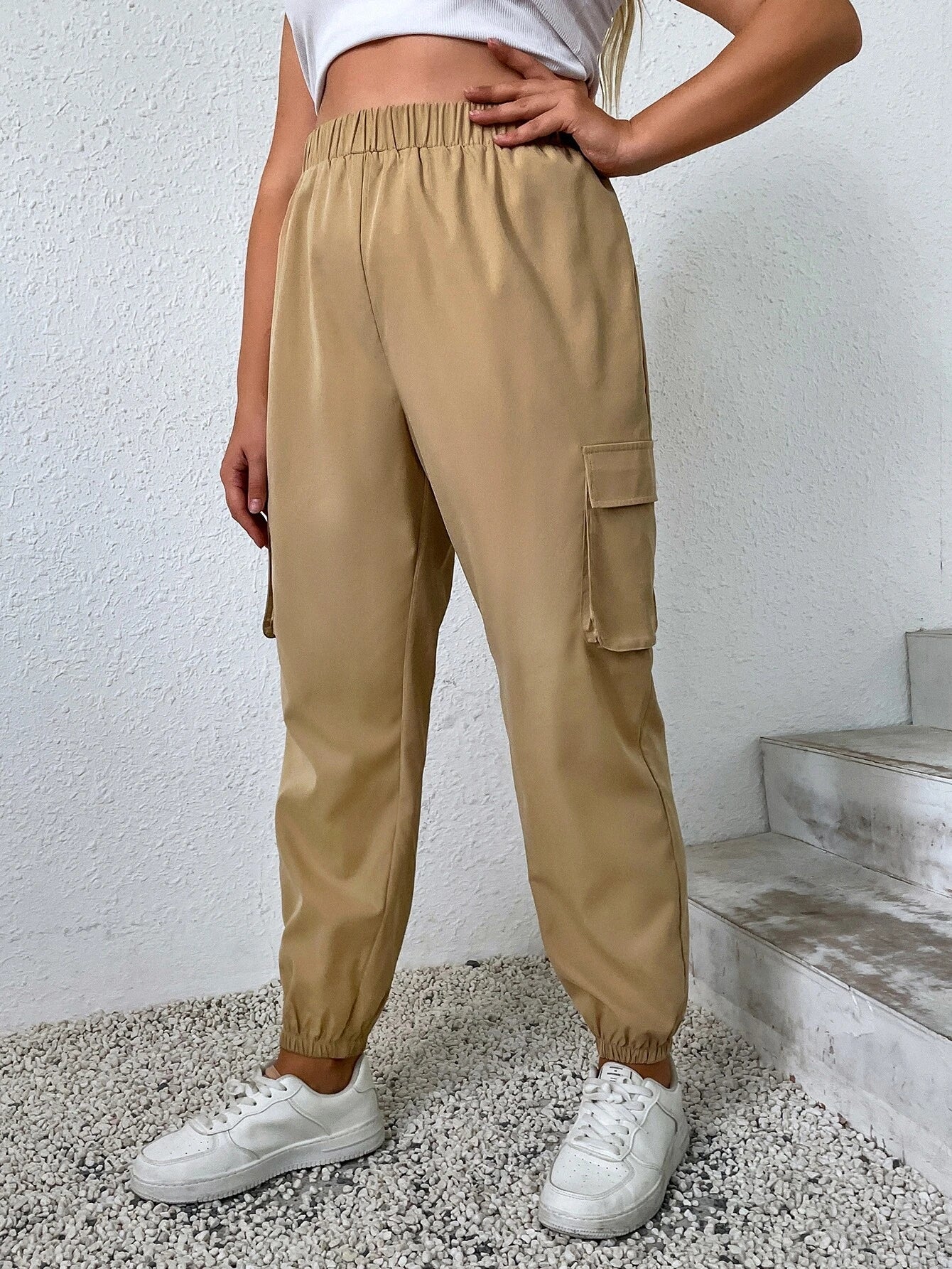 Solid Color Flap Pocket Casual Cargo Pants – pocket detail close-up
