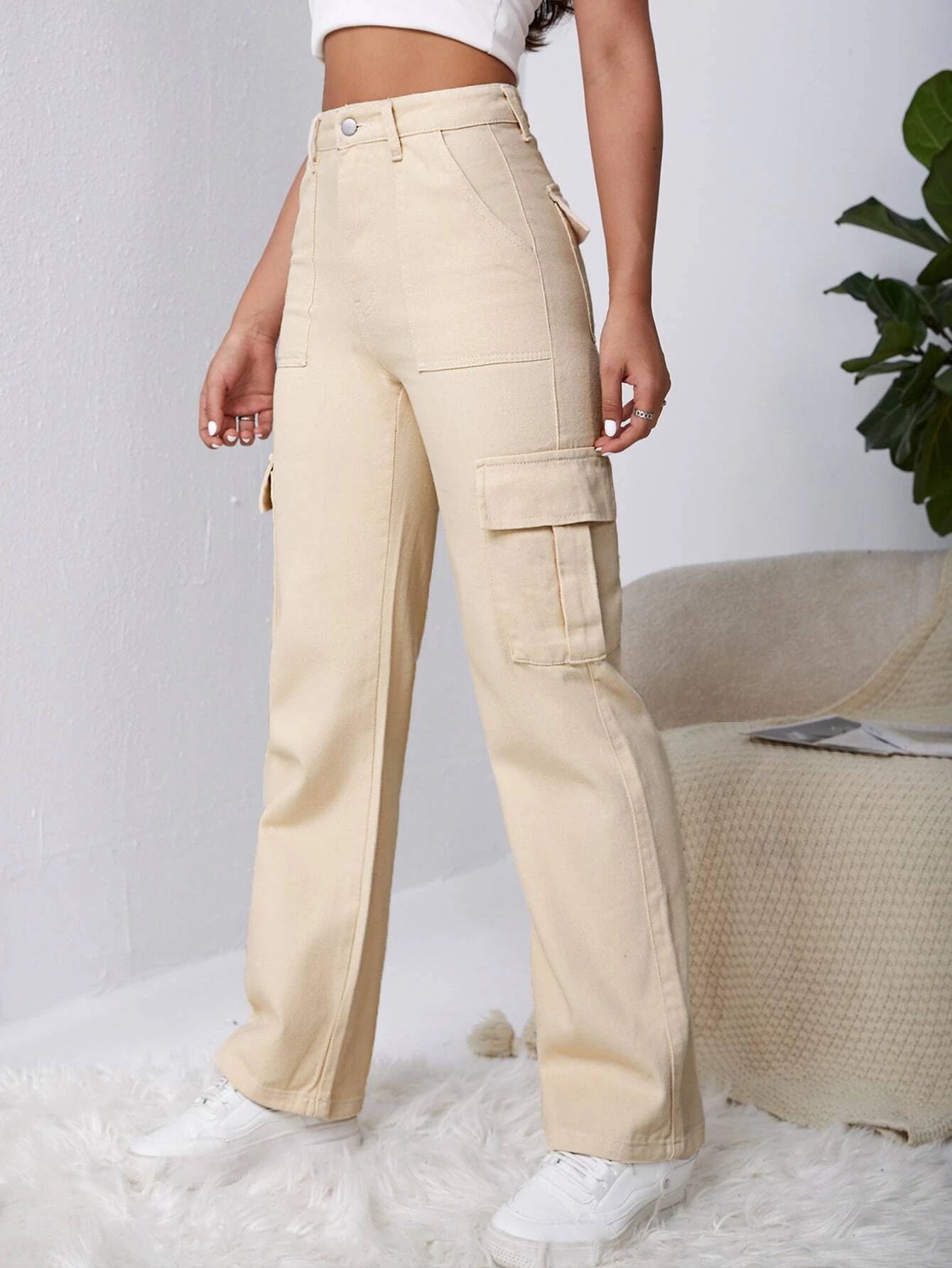 High Waist Flap Pocket Side Cargo Jeans – pocket detail close-up