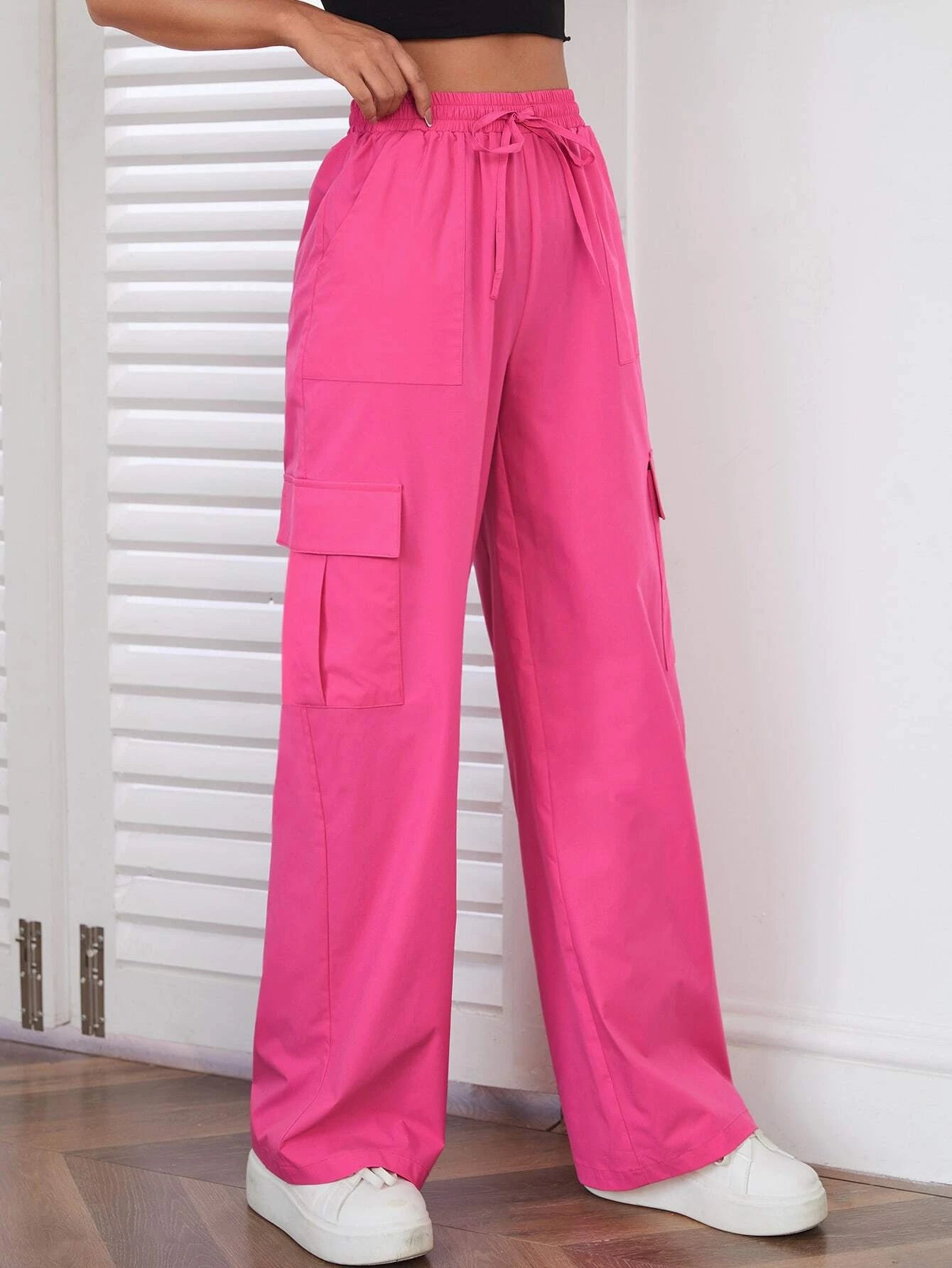 Loose Fit Cargo Pant – pocket detail close-up