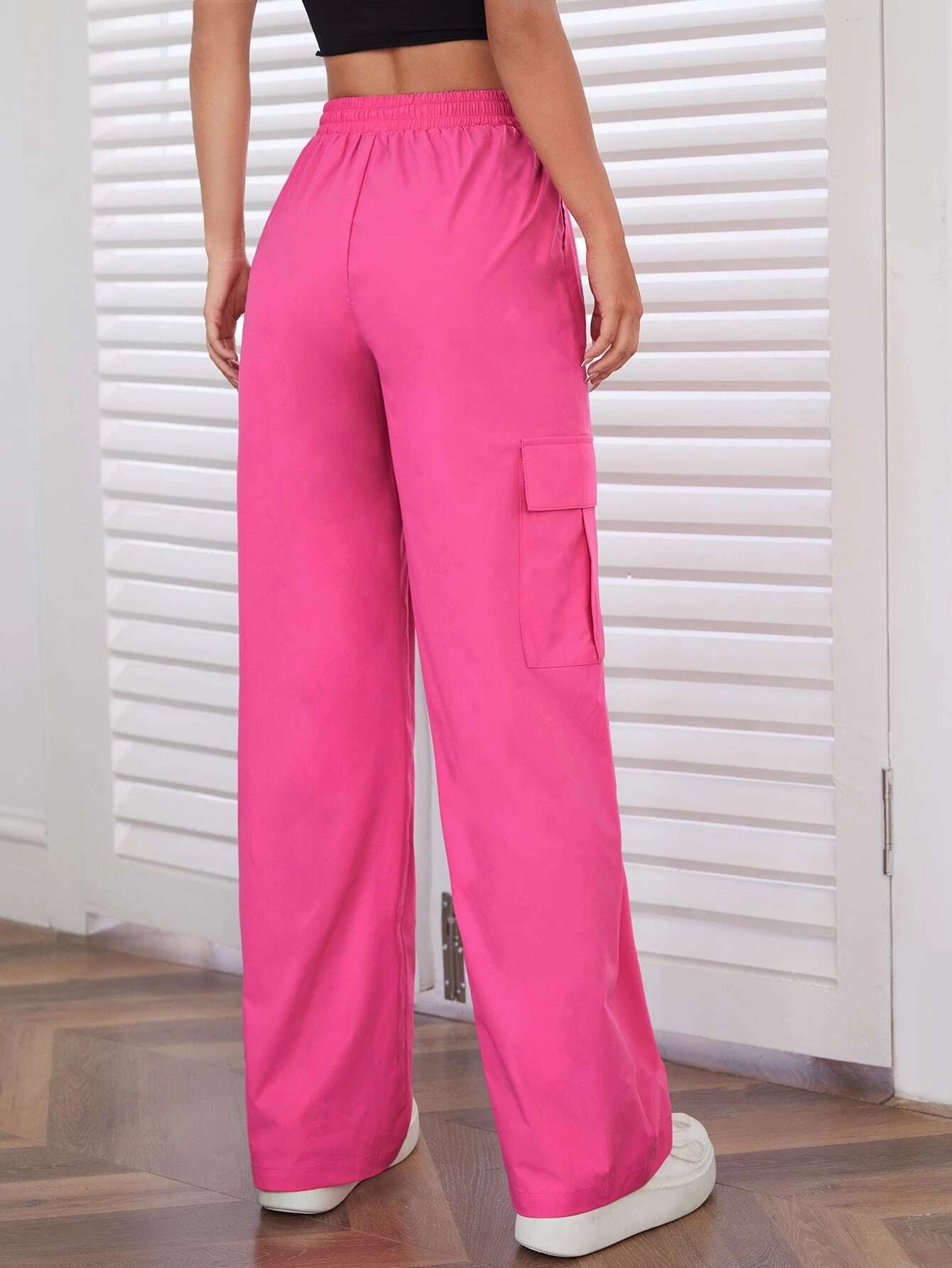 Loose Fit Cargo Pant – back view detail
