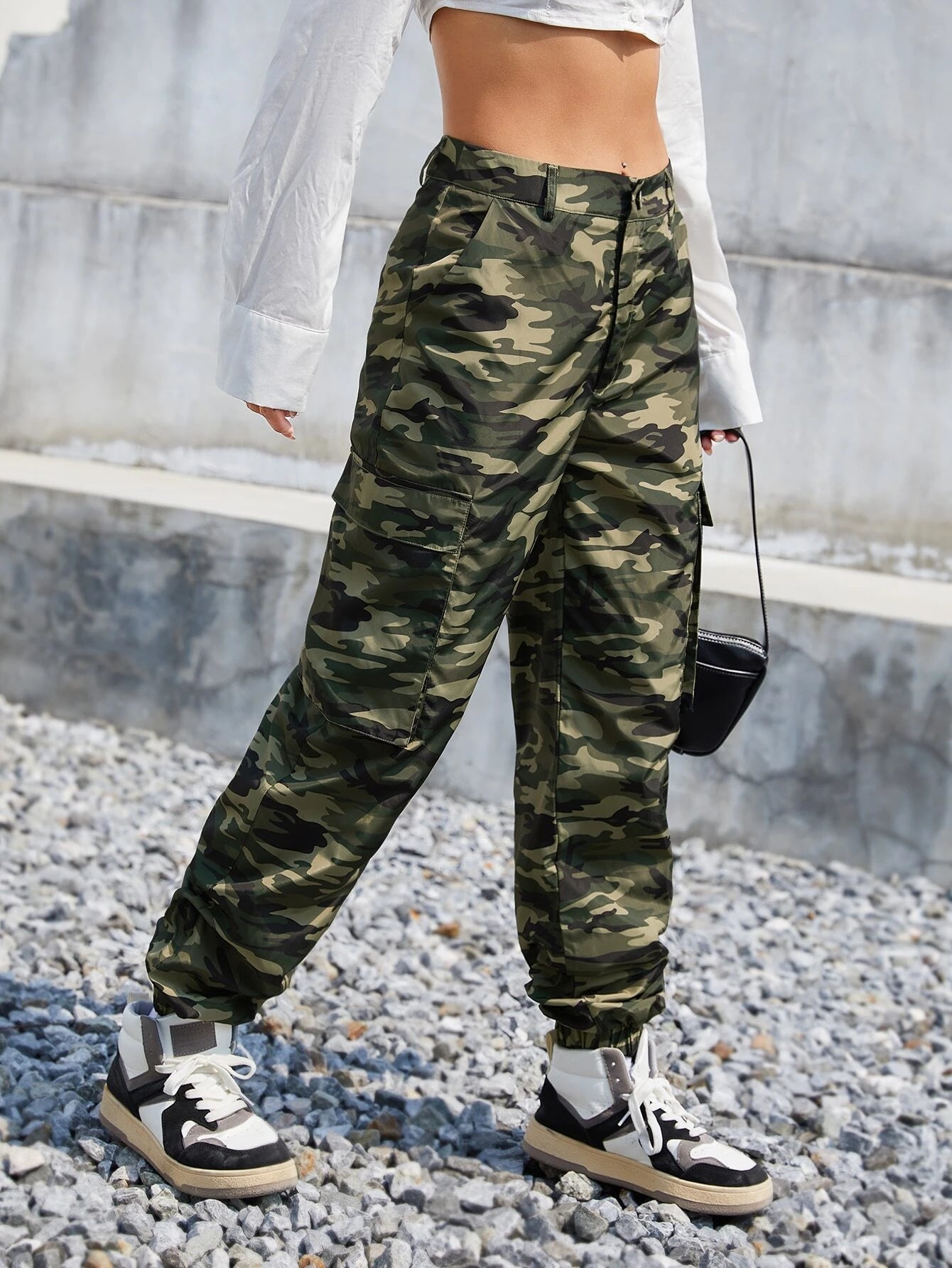 Camouflage Flap Pocket Cargo Pants – pocket detail close-up