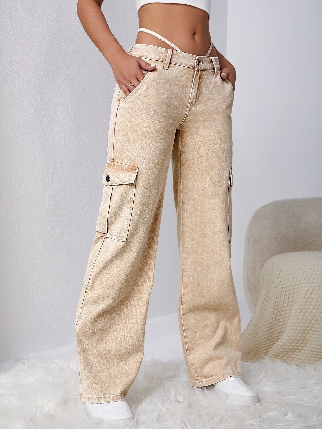 Tie Back Flap Pocket Cargo Jean – pocket detail close-up