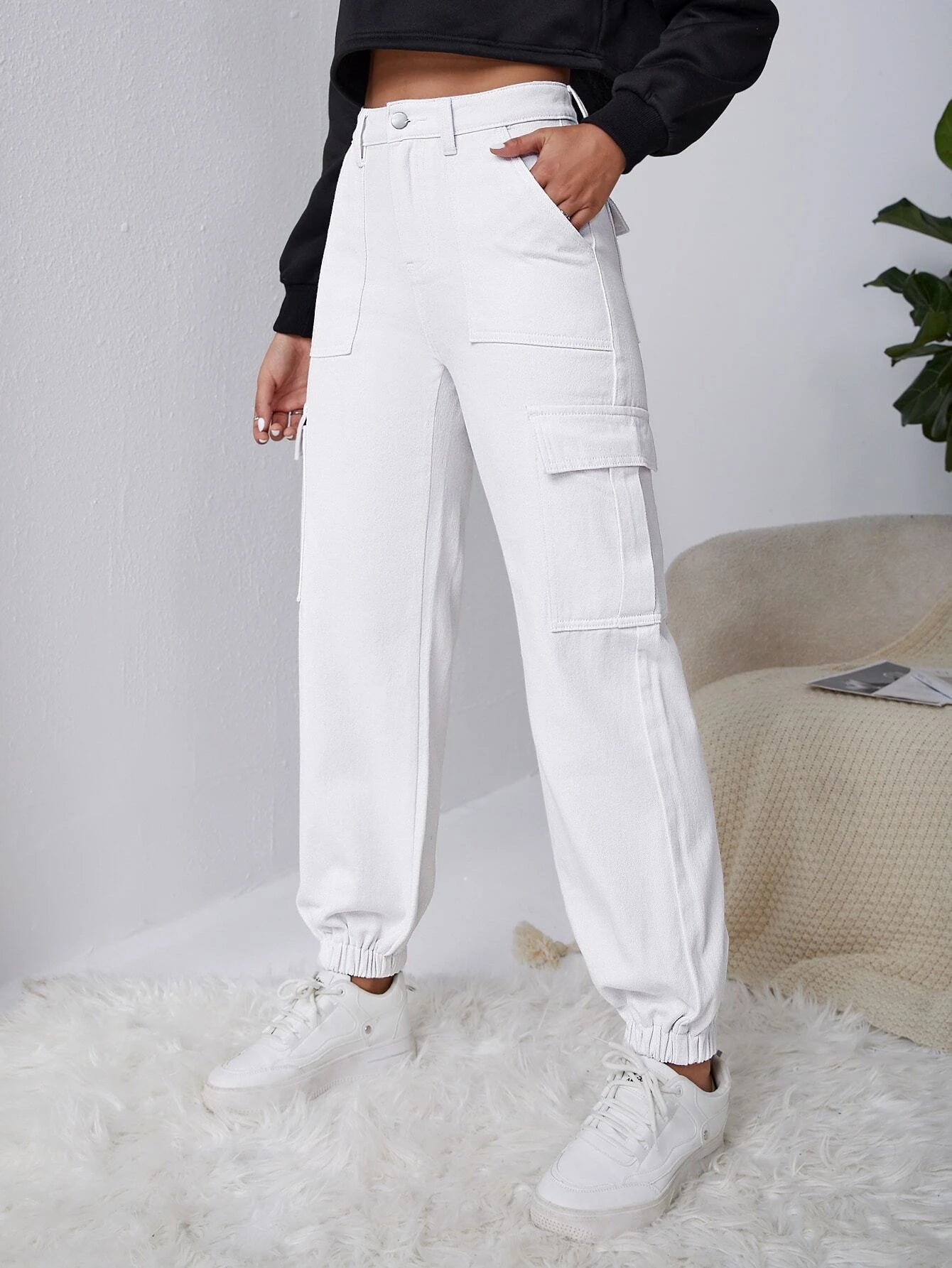 Plain Flap Pocket Side Cargo Jeans – pocket detail close-up