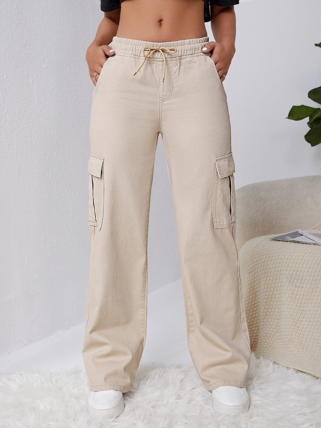 Flap Pocket Side Cargo Jeans Style 7 – pocket detail close-up