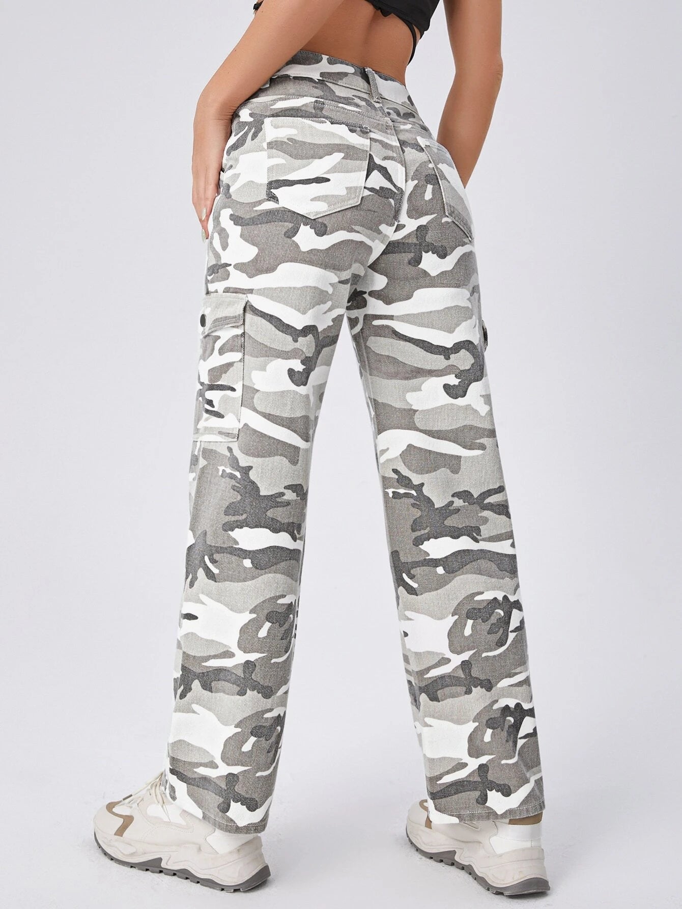 Camo Printed Cargo Jeans in Green/Brown – waistband detail