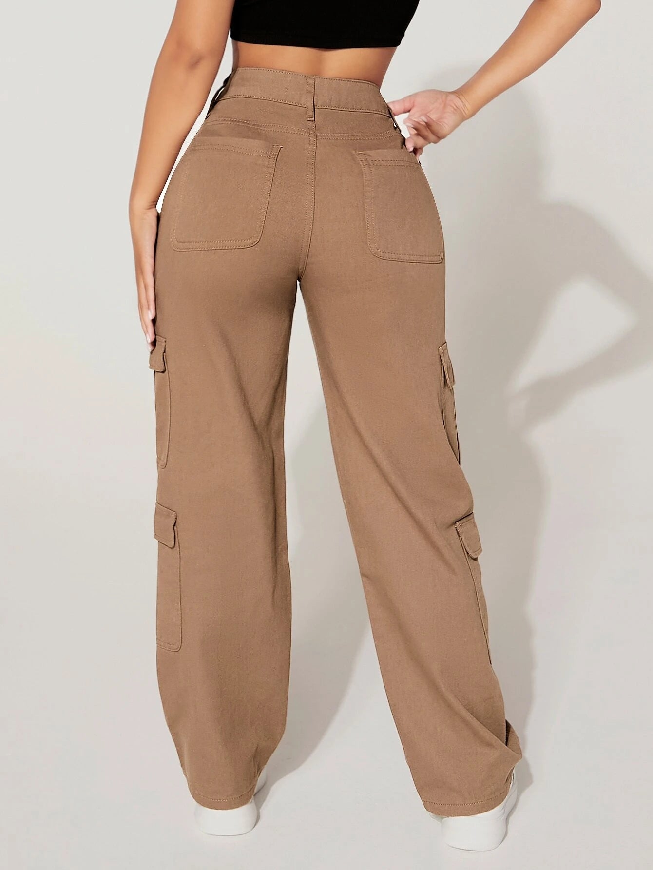 Stylish Flap Pocket Cargo Jeans – waistband detail