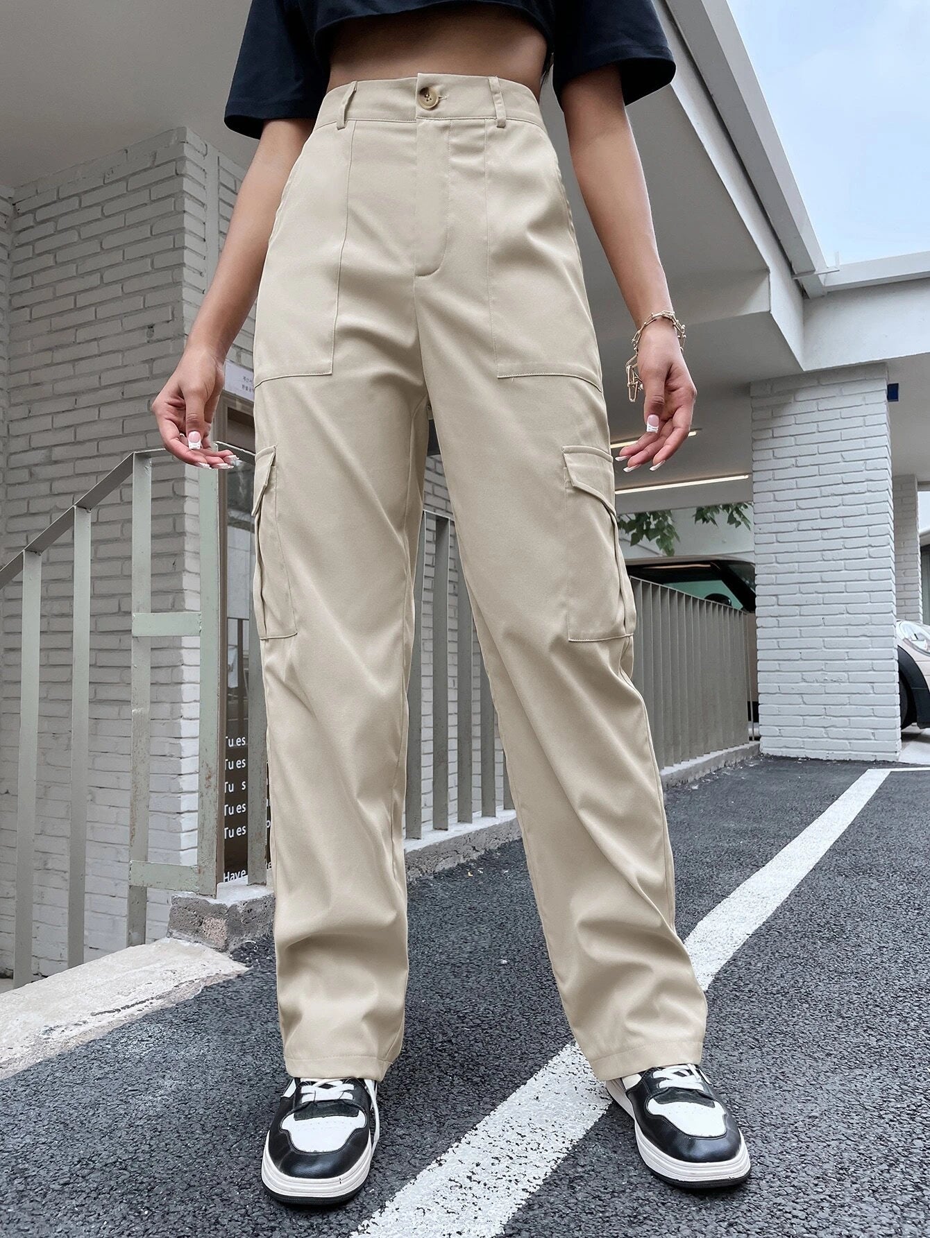 Regular Fit Non Stretch Cargo Pants – fit and style view