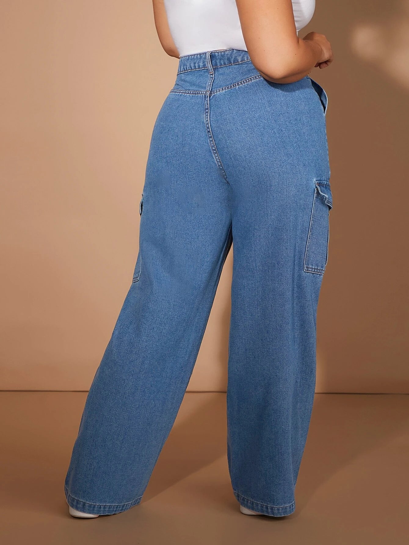 Zipper Fly Pockets Cargo Jeans – waistband detail