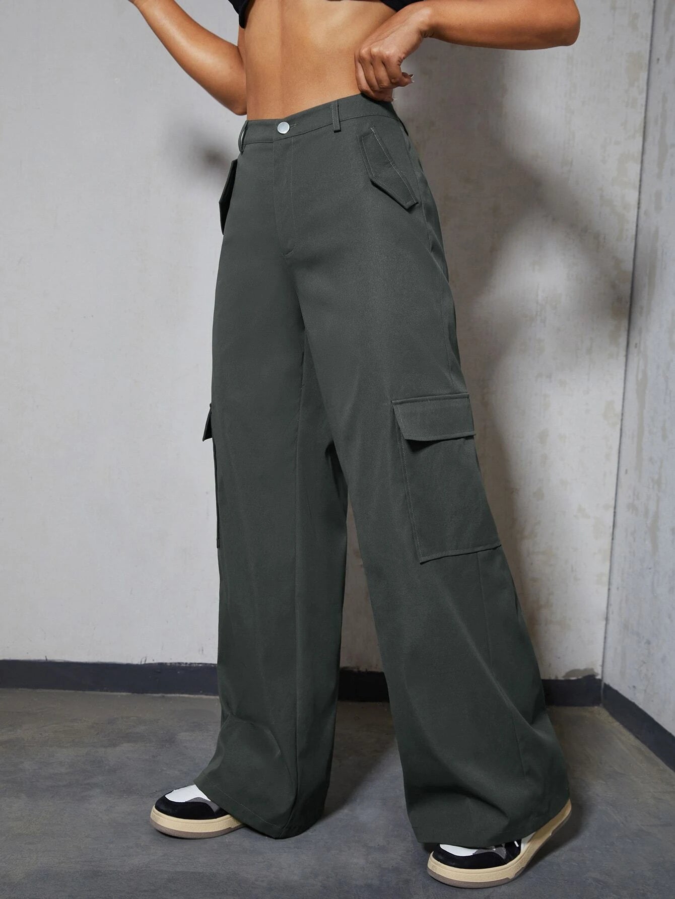 Flap Pocket High Waist Zipper Cargo Pant – waistband detail