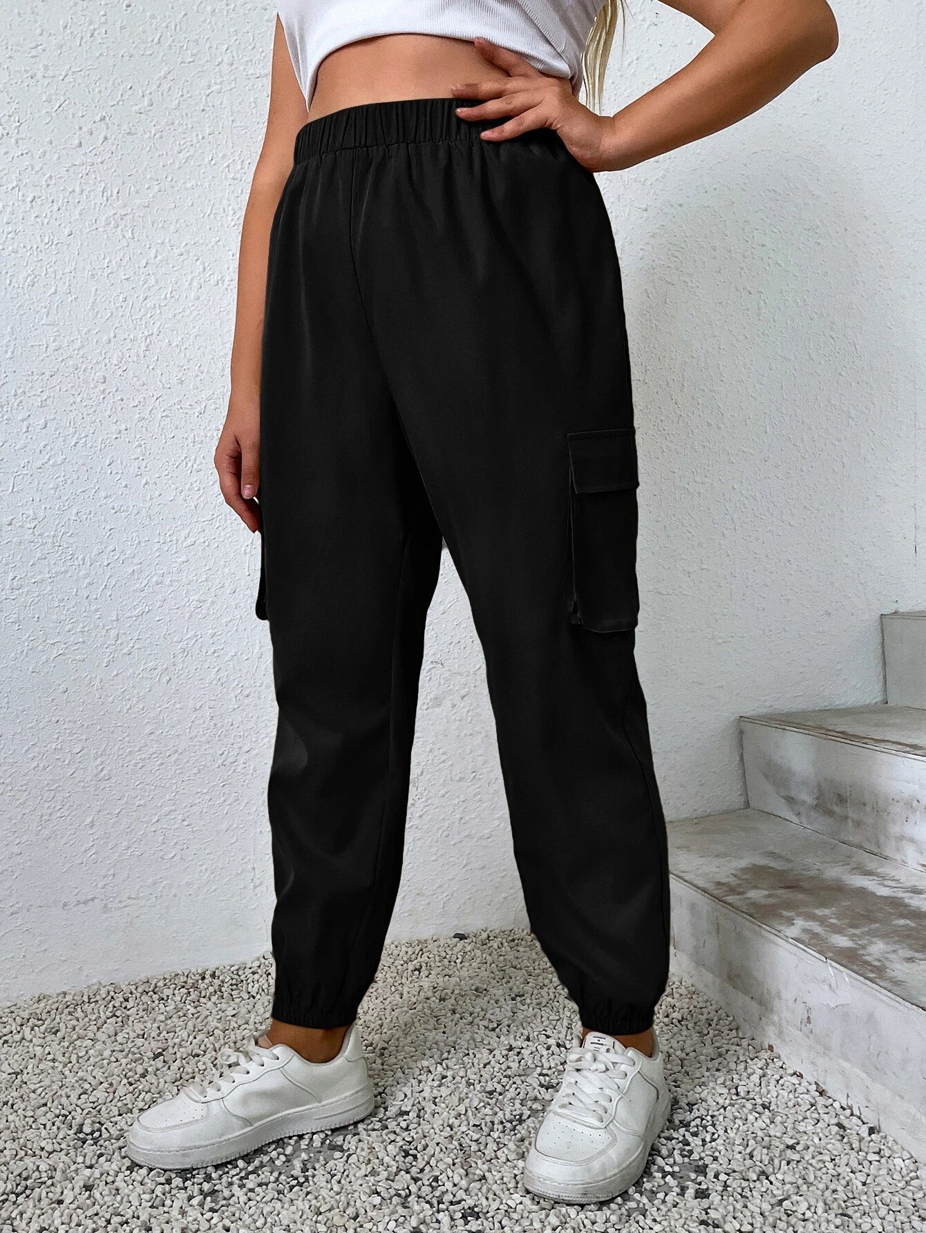 Solid Color Flap Pocket Casual Cargo Pants – back view detail