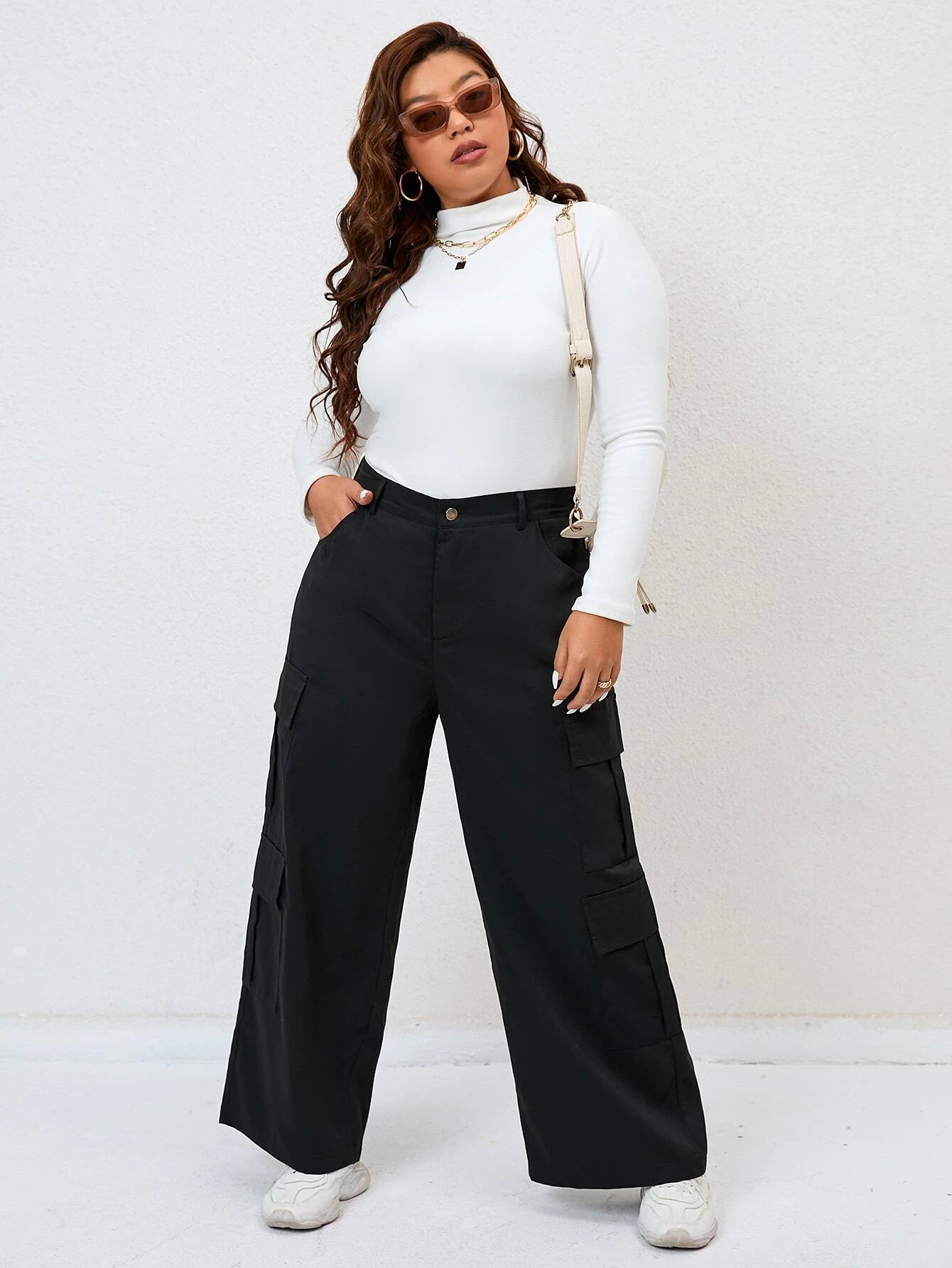 Stylish Pocket Side Cargo Pants – model wearing view