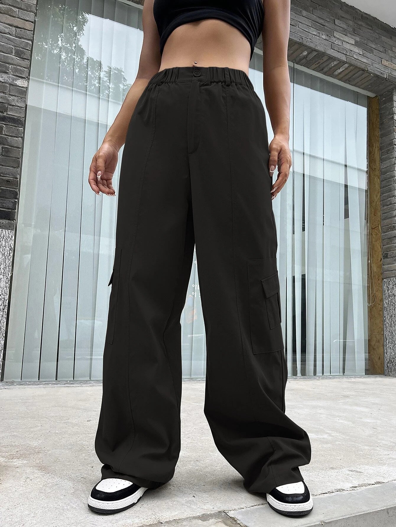 Casual Flap Side Pocket Plain Cargo Pants – pocket detail close-up