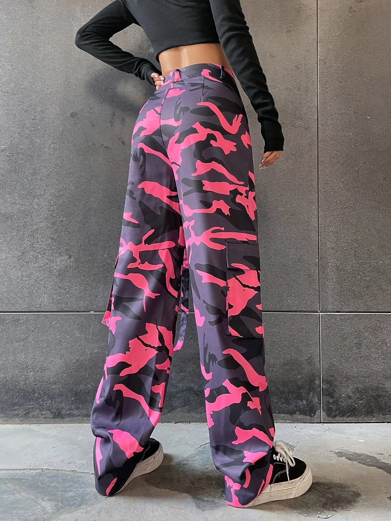 Camo Print Flap Pocket Cargo Pants Style 3 – pocket detail close-up
