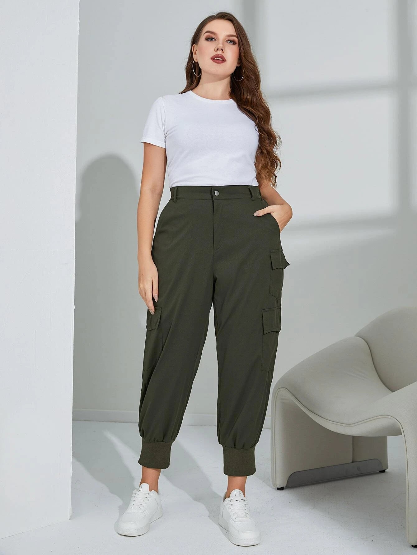 Flap Pocket Casual Green Cargo Pants – full length outfit view