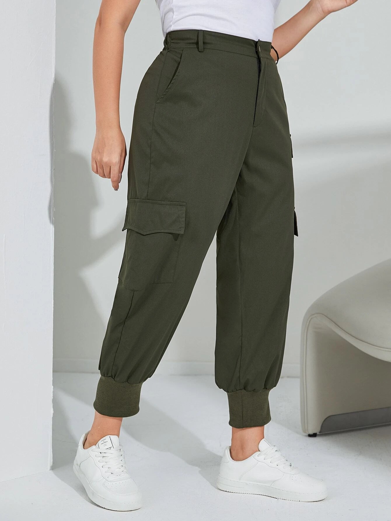 Flap Pocket Casual Green Cargo Pants – styled outfit view