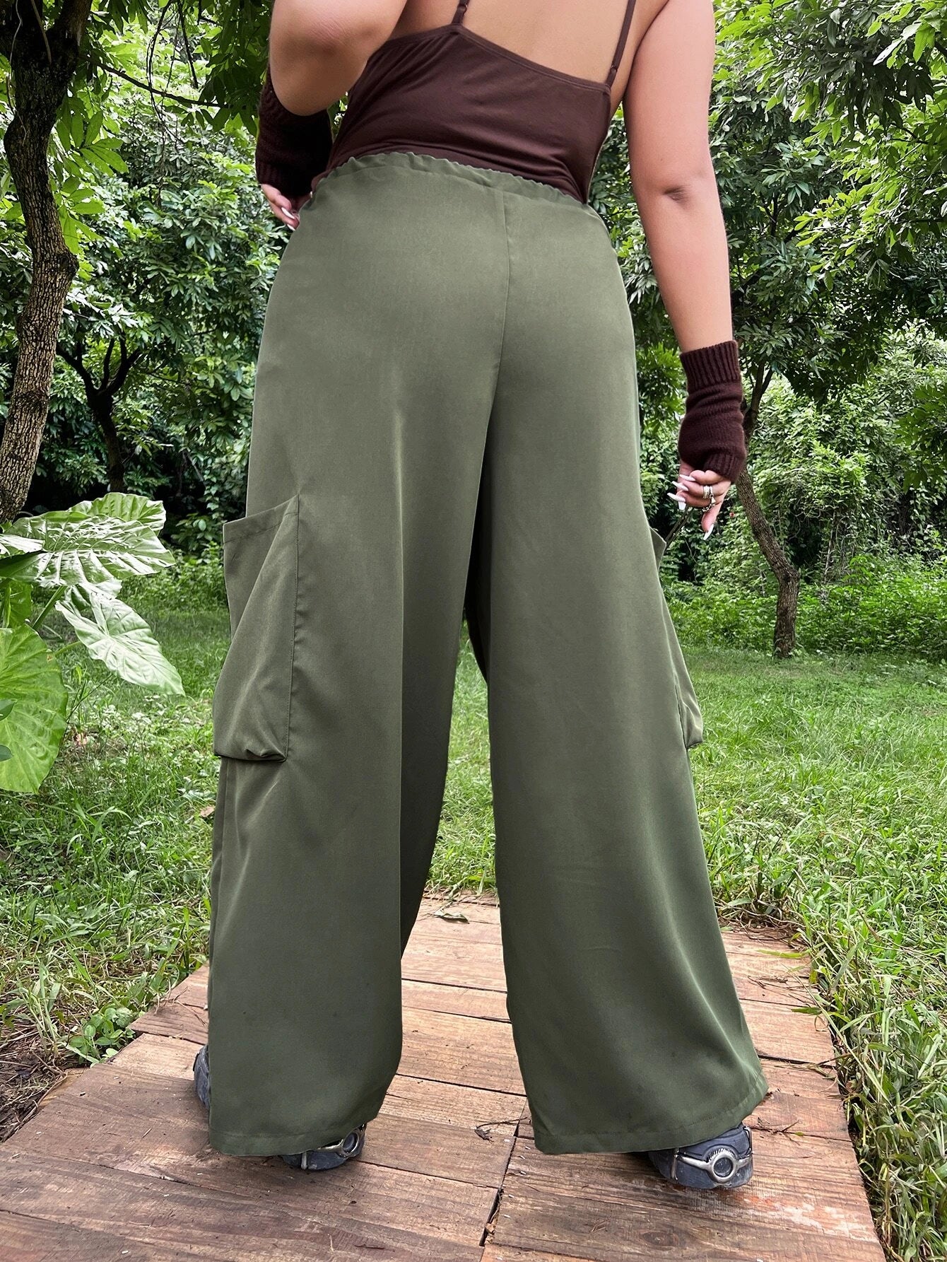 Flap Pocket Non-Stretch Drawstring Waist Pant – side profile view