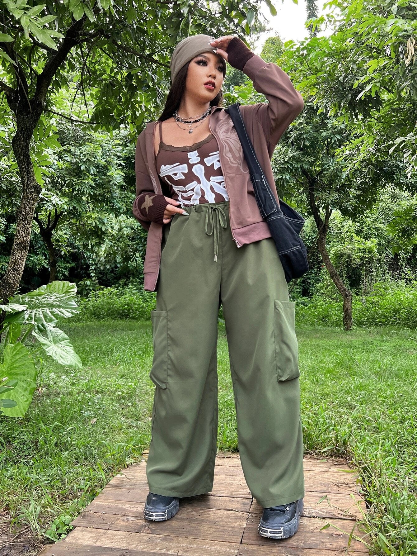 Flap Pocket Non-Stretch Drawstring Waist Pant – back view detail