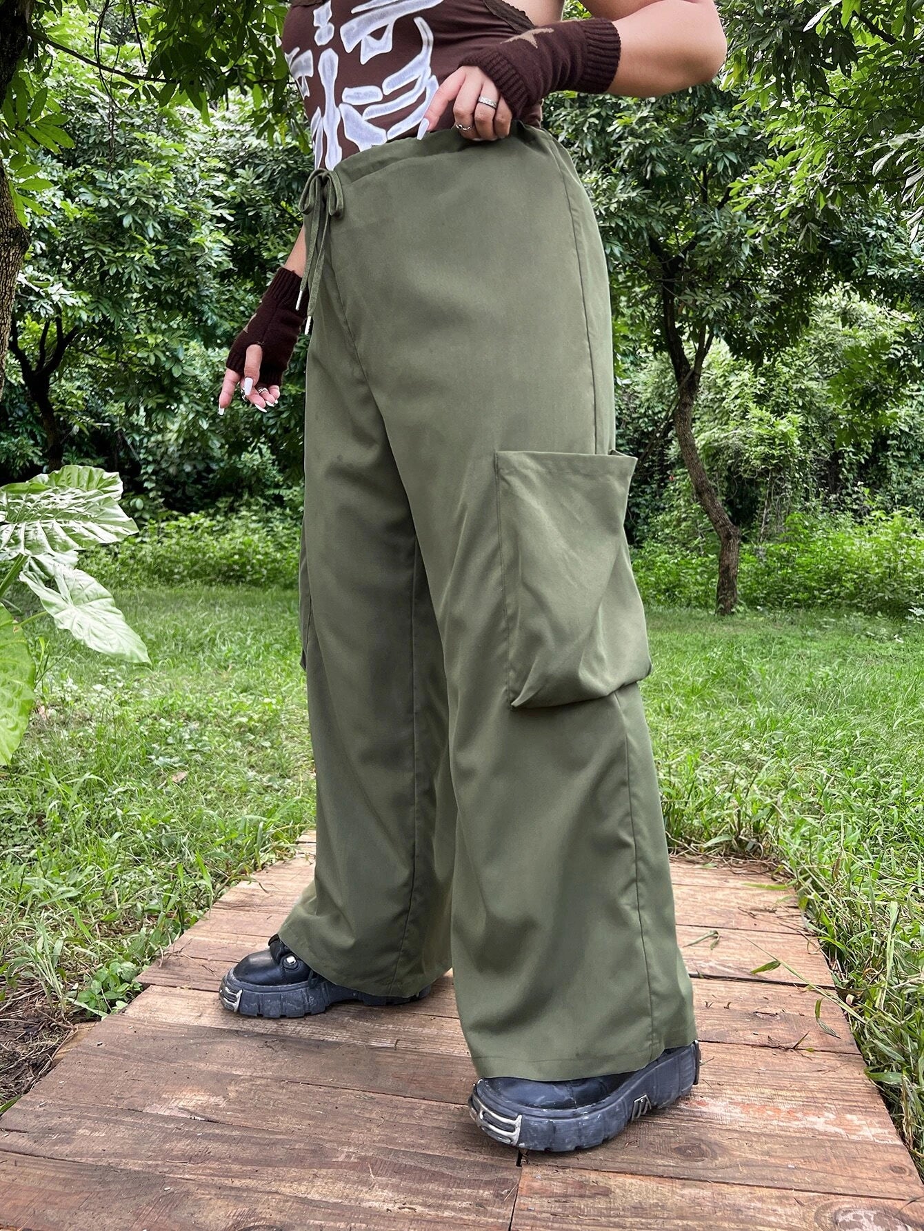 Flap Pocket Non-Stretch Drawstring Waist Pant – pocket detail close-up