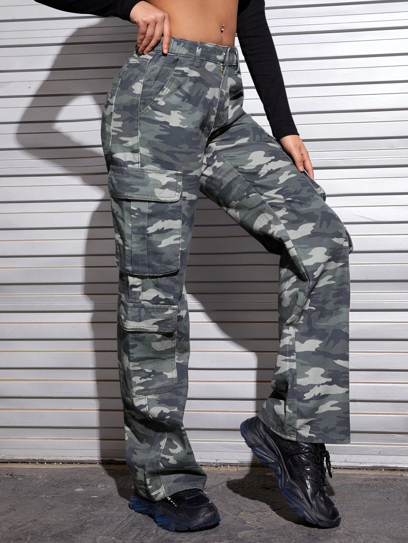 Printed Flap Pocket Cargo Jeans – pocket detail close-up