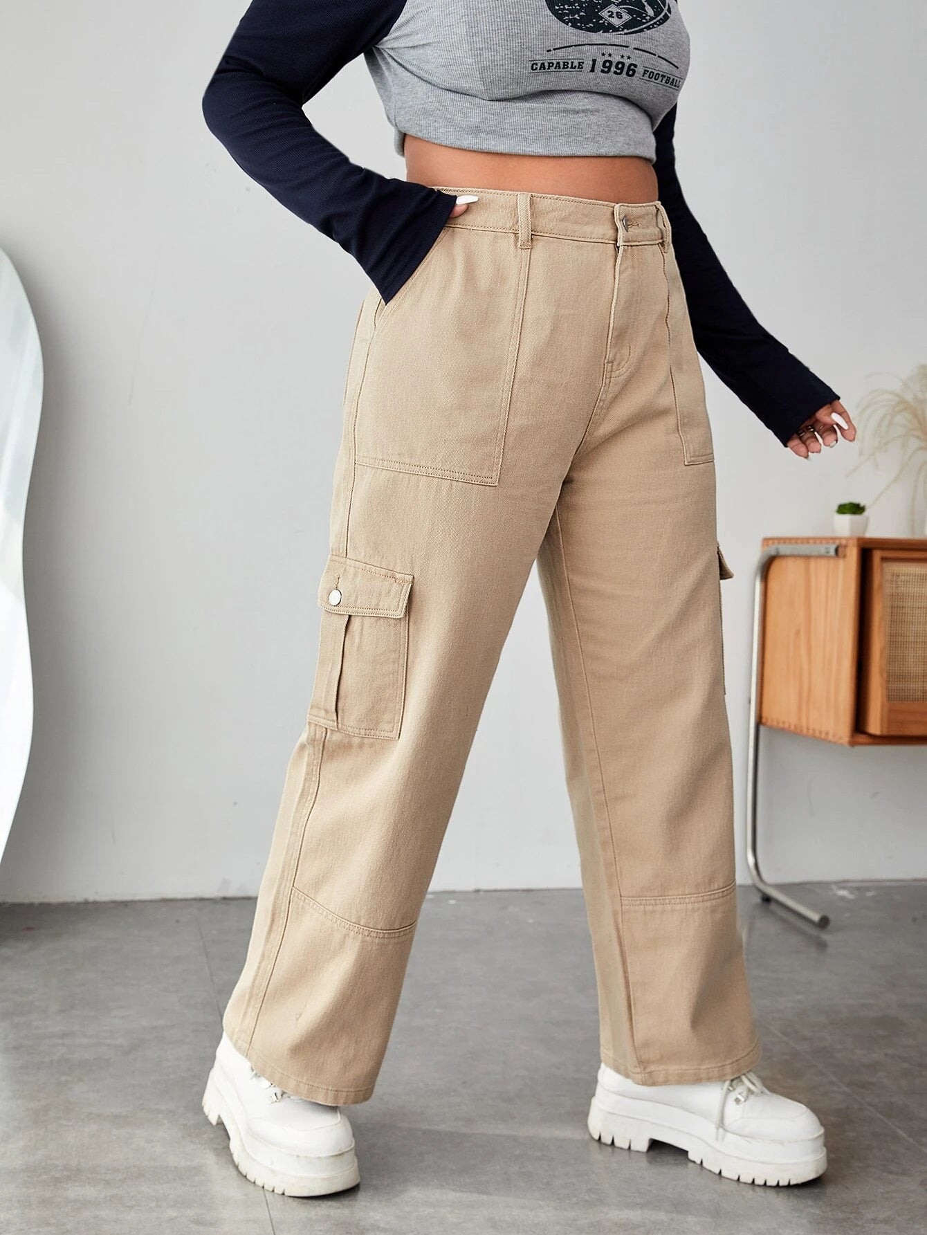Regular Fit Side Cargo Jeans – fabric detail close-up
