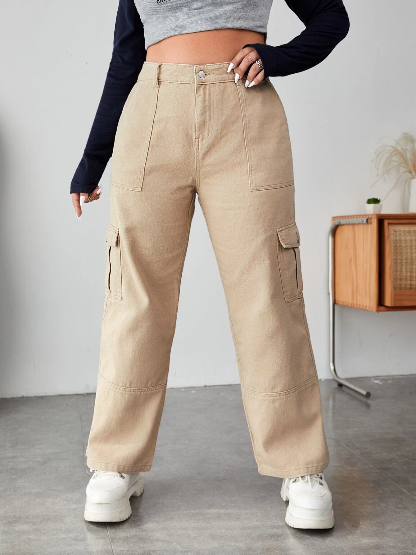 Regular Fit Side Cargo Jeans – lifestyle view 12