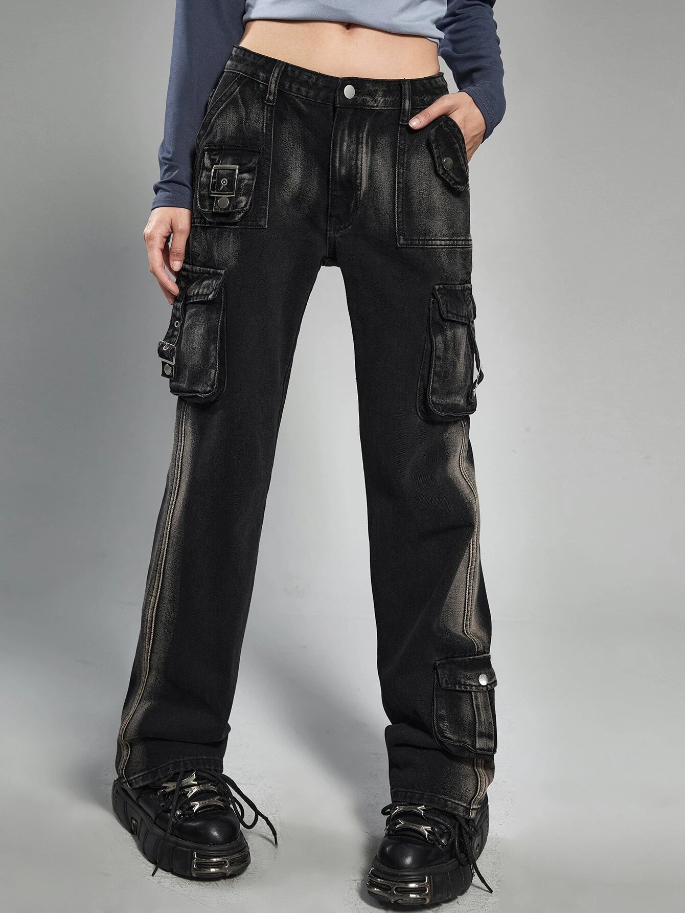 Flap Pocket Strap Detail Cargo Jeans – pocket detail close-up