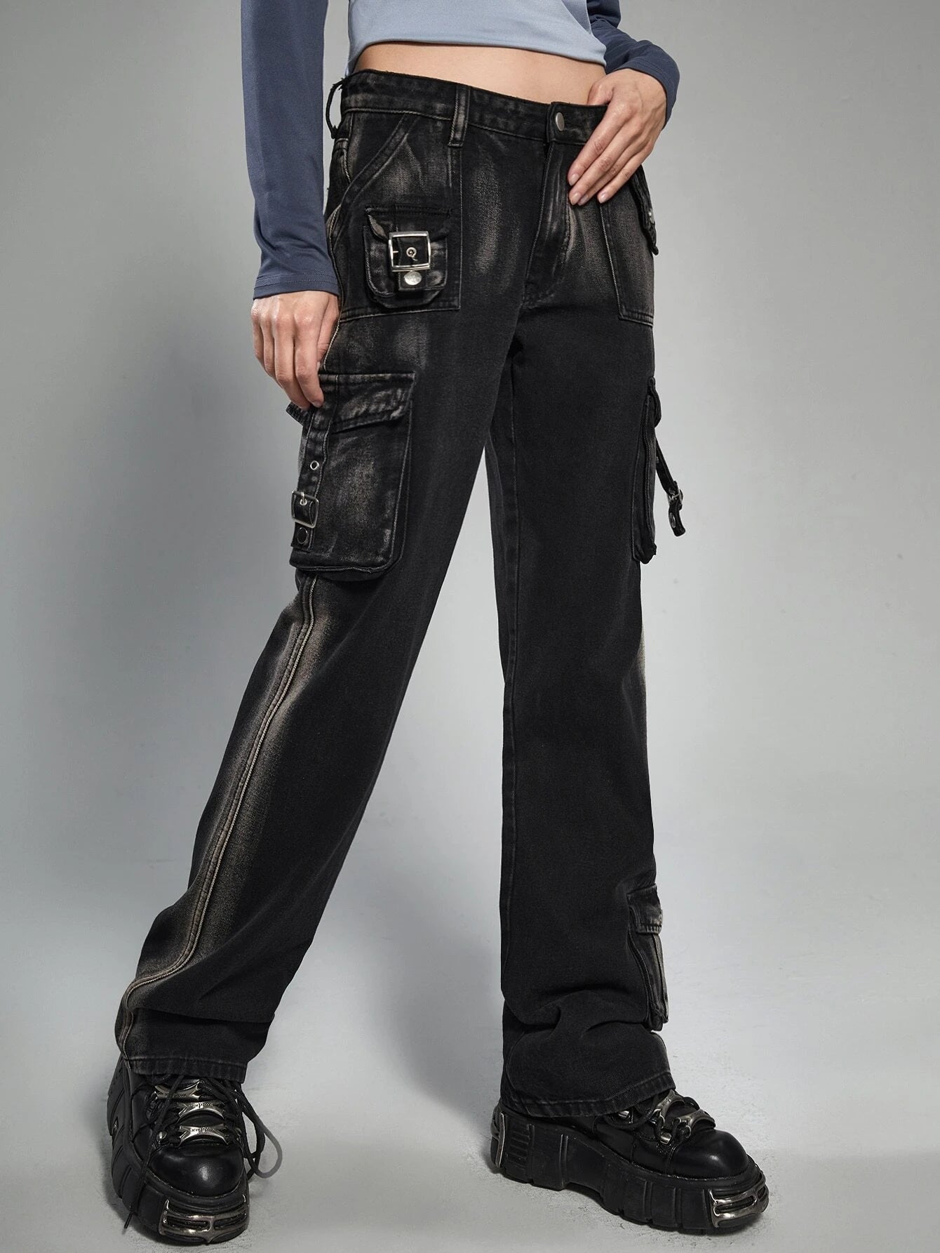 Flap Pocket Strap Detail Cargo Jeans – waistband detail
