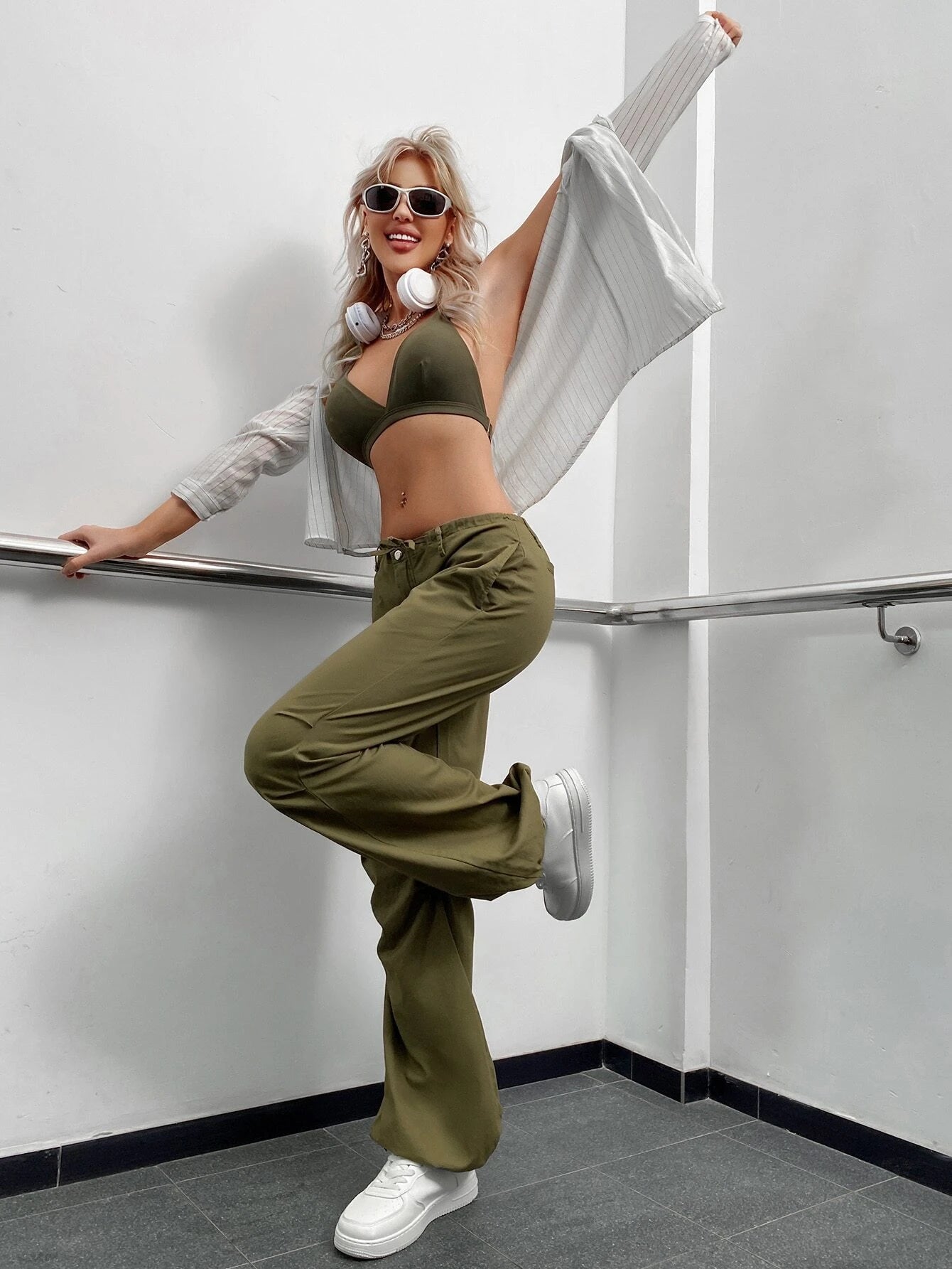 Flap Pocket Parachute Jogger Cargo Pants – pocket detail close-up