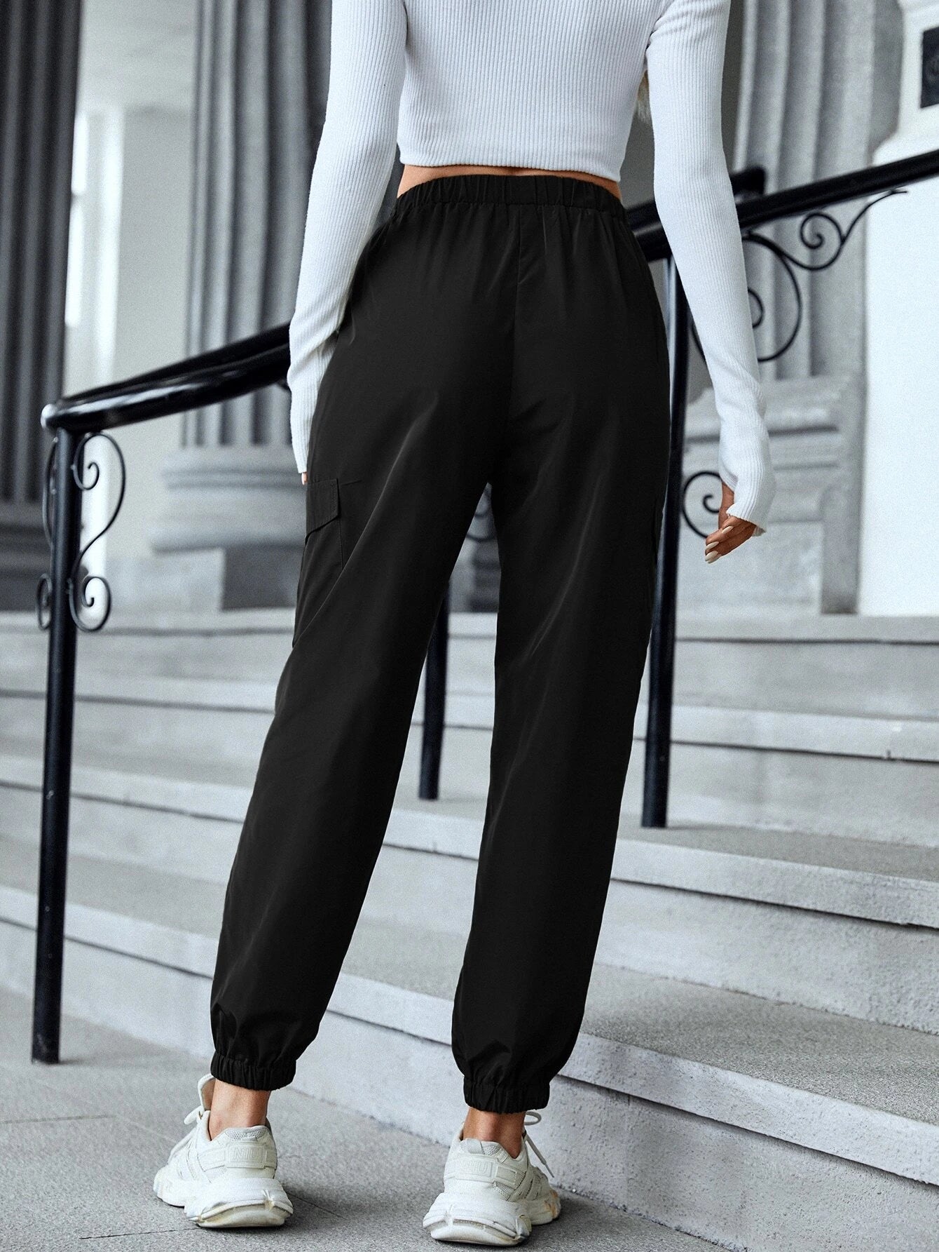 Regular Fit Pocket Cargo Pants – back view detail