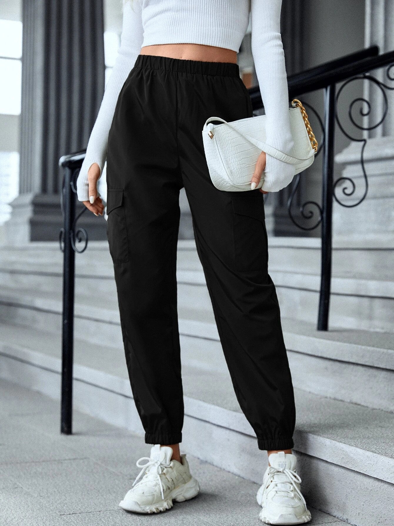 Regular Fit Pocket Cargo Pants – waistband detail