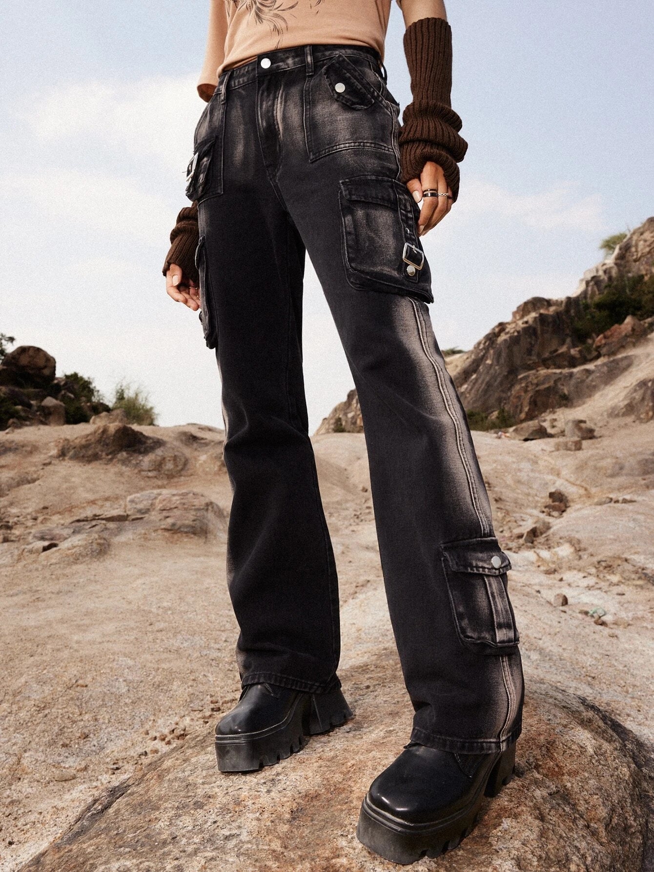 Flap Pocket Strap Detail Cargo Jeans – side profile view