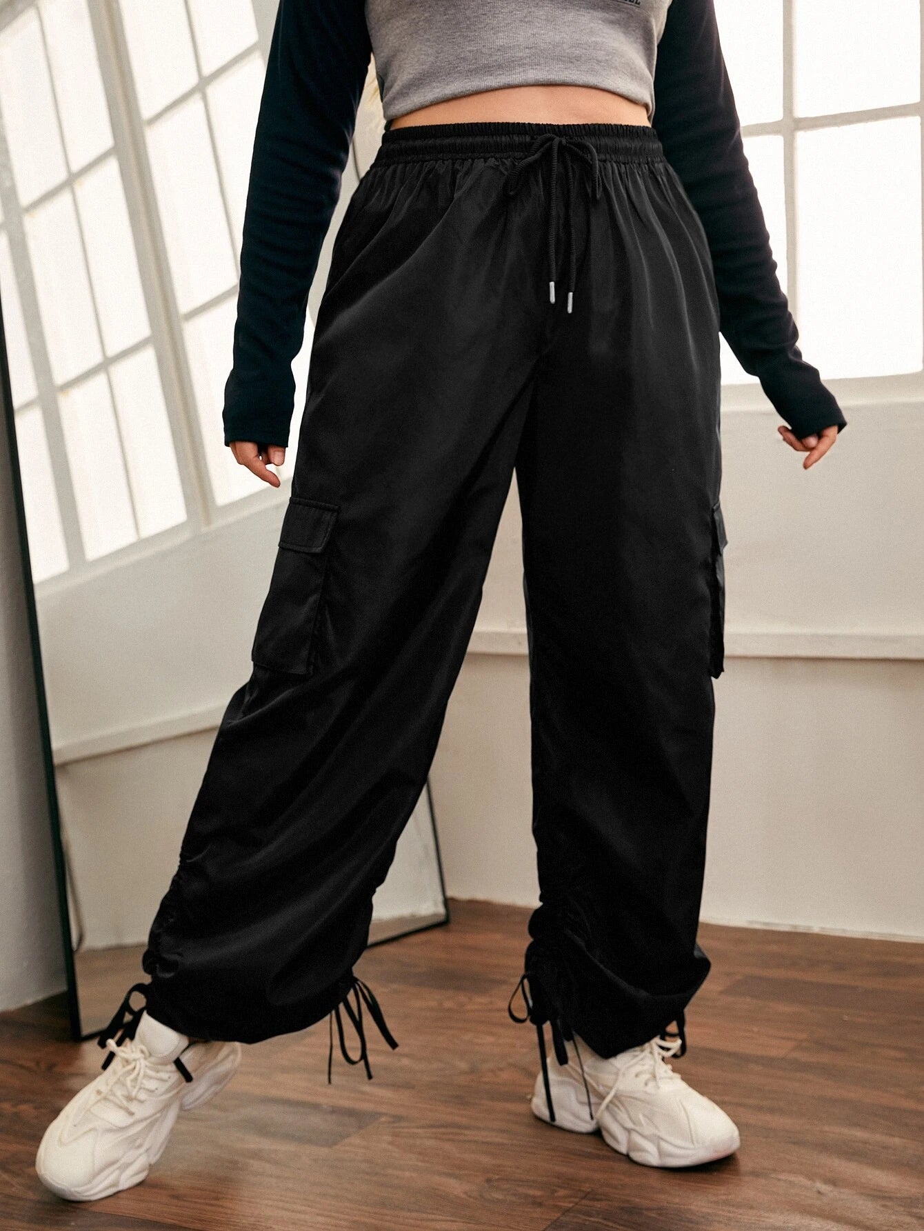 Flap Pocket Drawstring Hem Cargo Pants Style 1 – back view detail