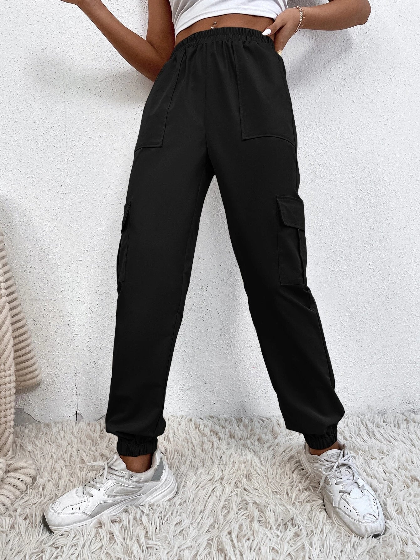 Casual Plain Flap Pocket Side Cargo Pants – pocket detail close-up