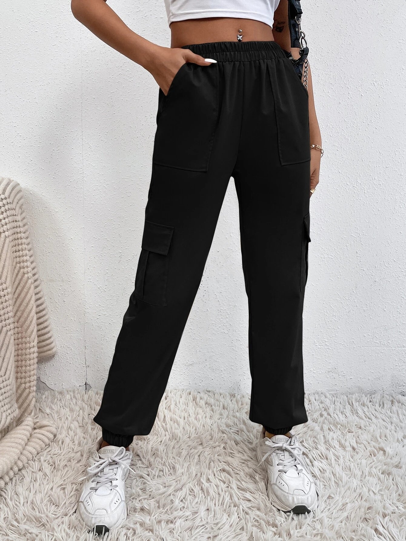 Long Flap Pocket Side Cargo Pants – back view detail