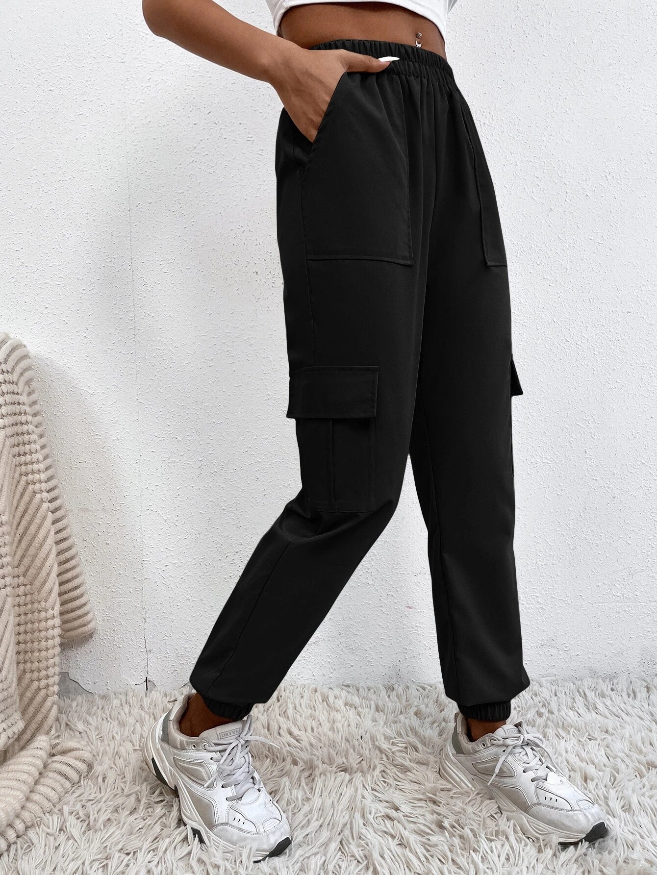 Long Flap Pocket Side Cargo Pants – pocket detail close-up