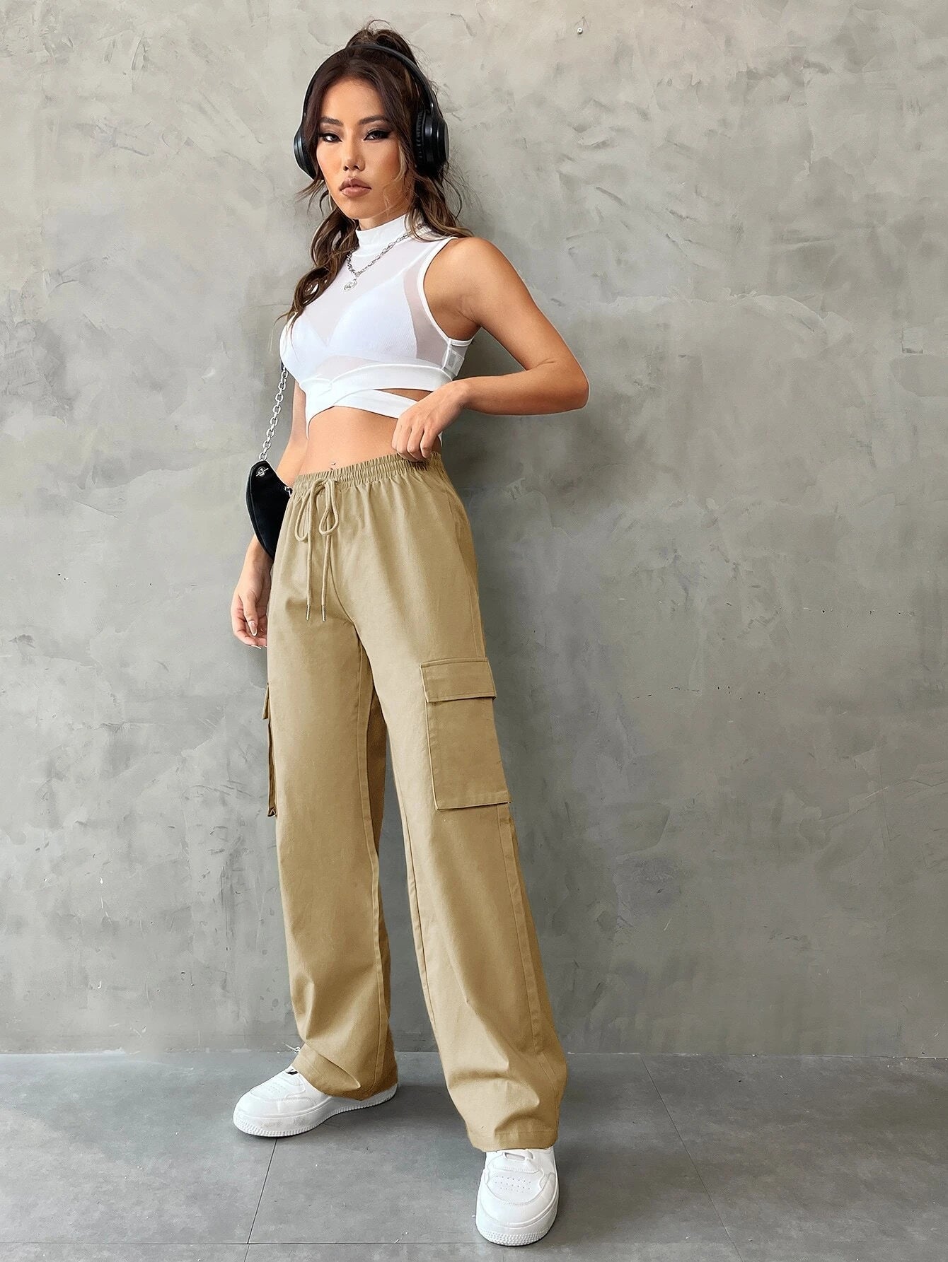 Waist Cargo Pants – pocket detail close-up
