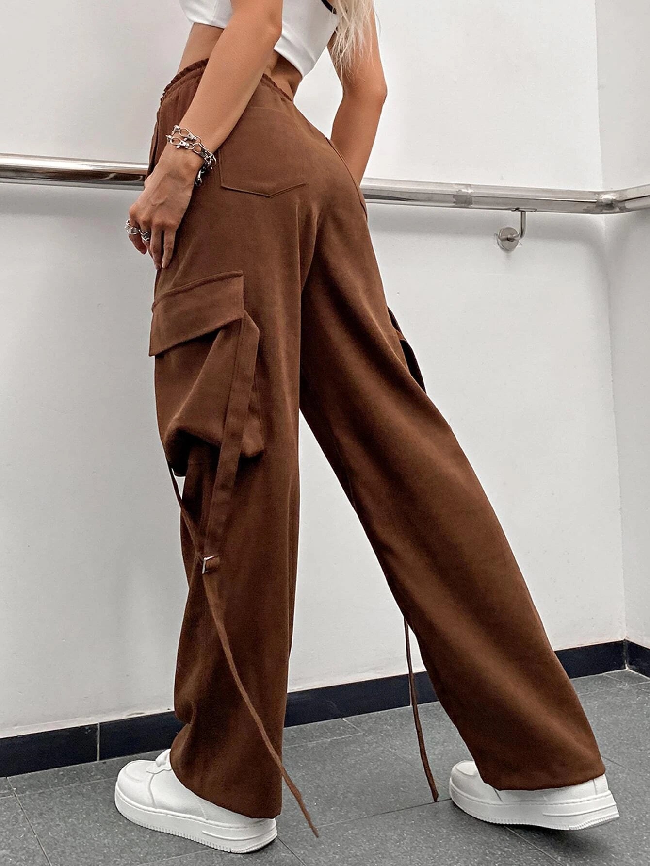 Brown Waist Flap Pocket Cargo Pants – pocket detail close-up
