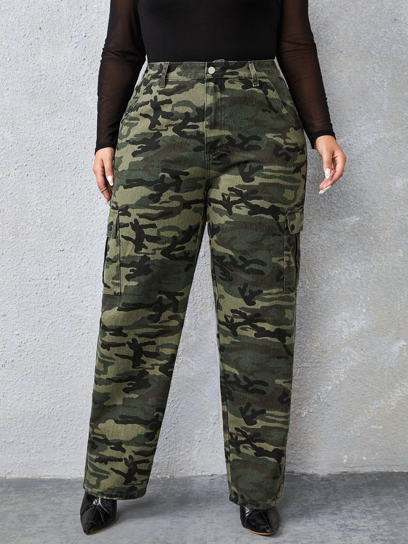 Camo Print High Rise Cargo Jeans – waistband detail